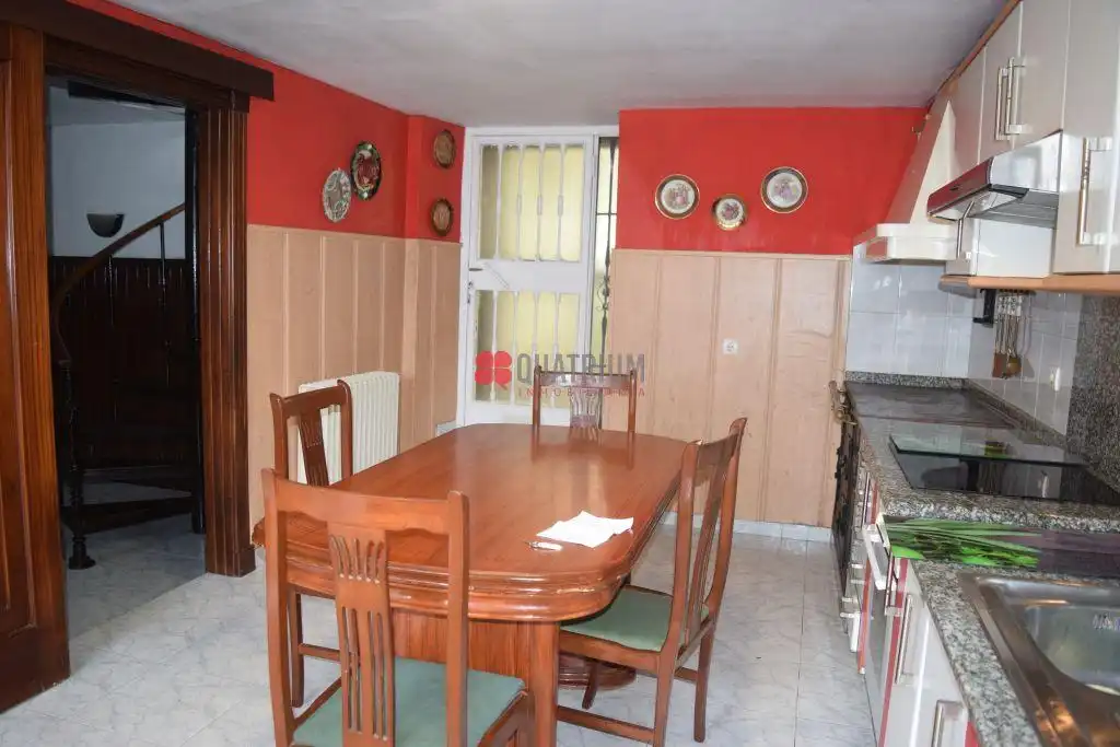 Cuina de Casa o xalet en venda en Teo amb Jardí privat