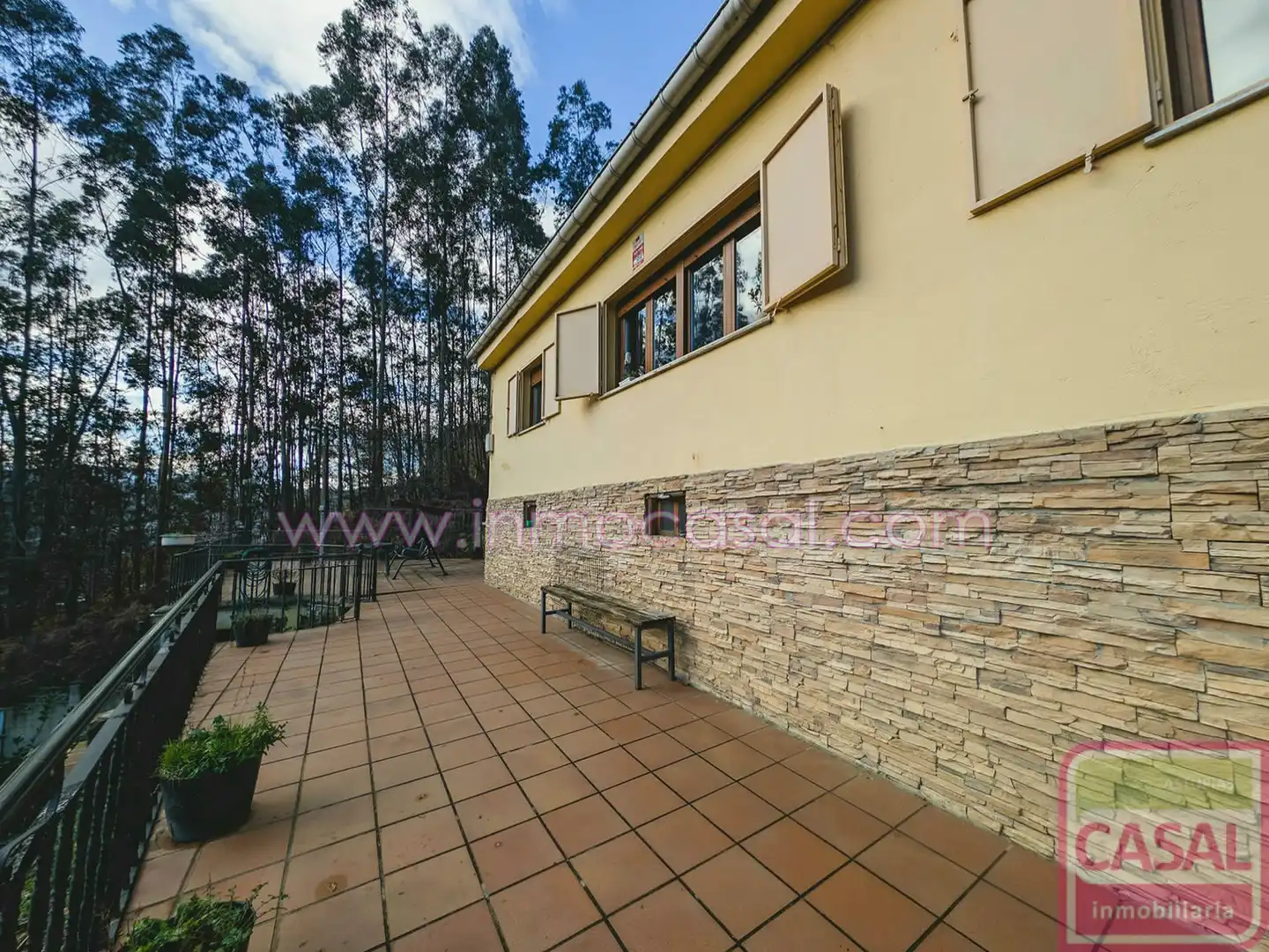 Vista exterior de Casa o xalet en venda en Mieres (Asturias) amb Calefacció, Terrassa i Traster