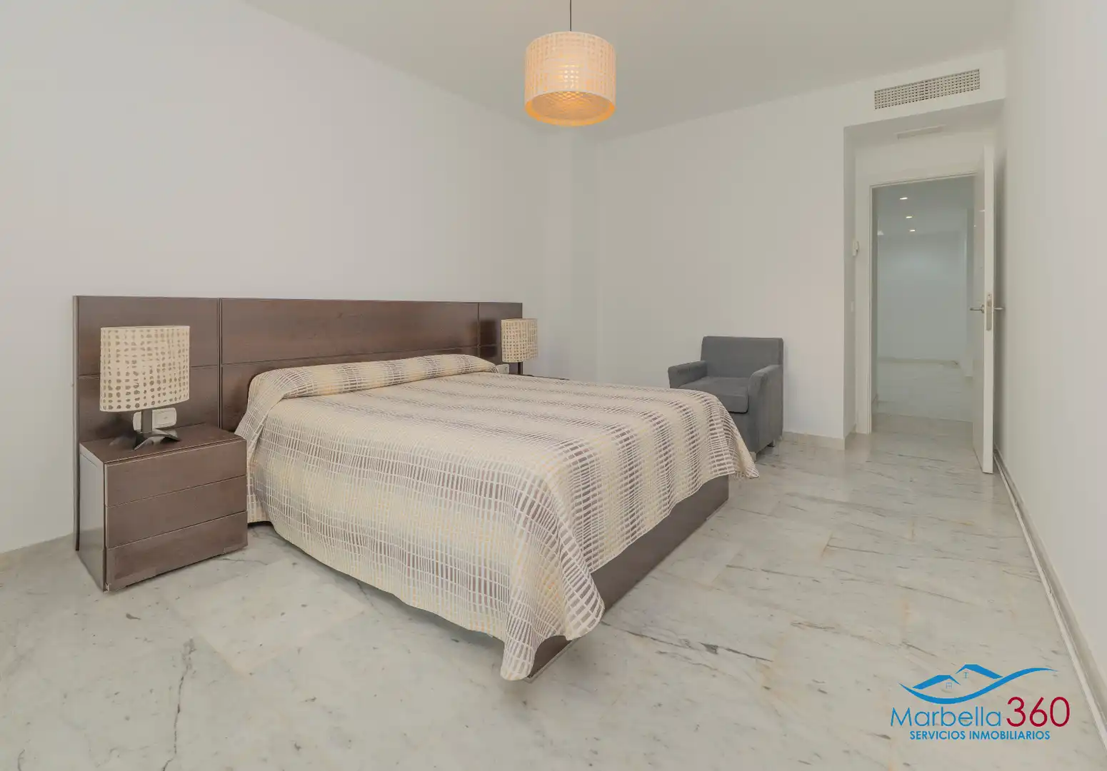 Dormitori de Casa adosada en venda en Marbella amb Aire condicionat, Jardí privat i Terrassa