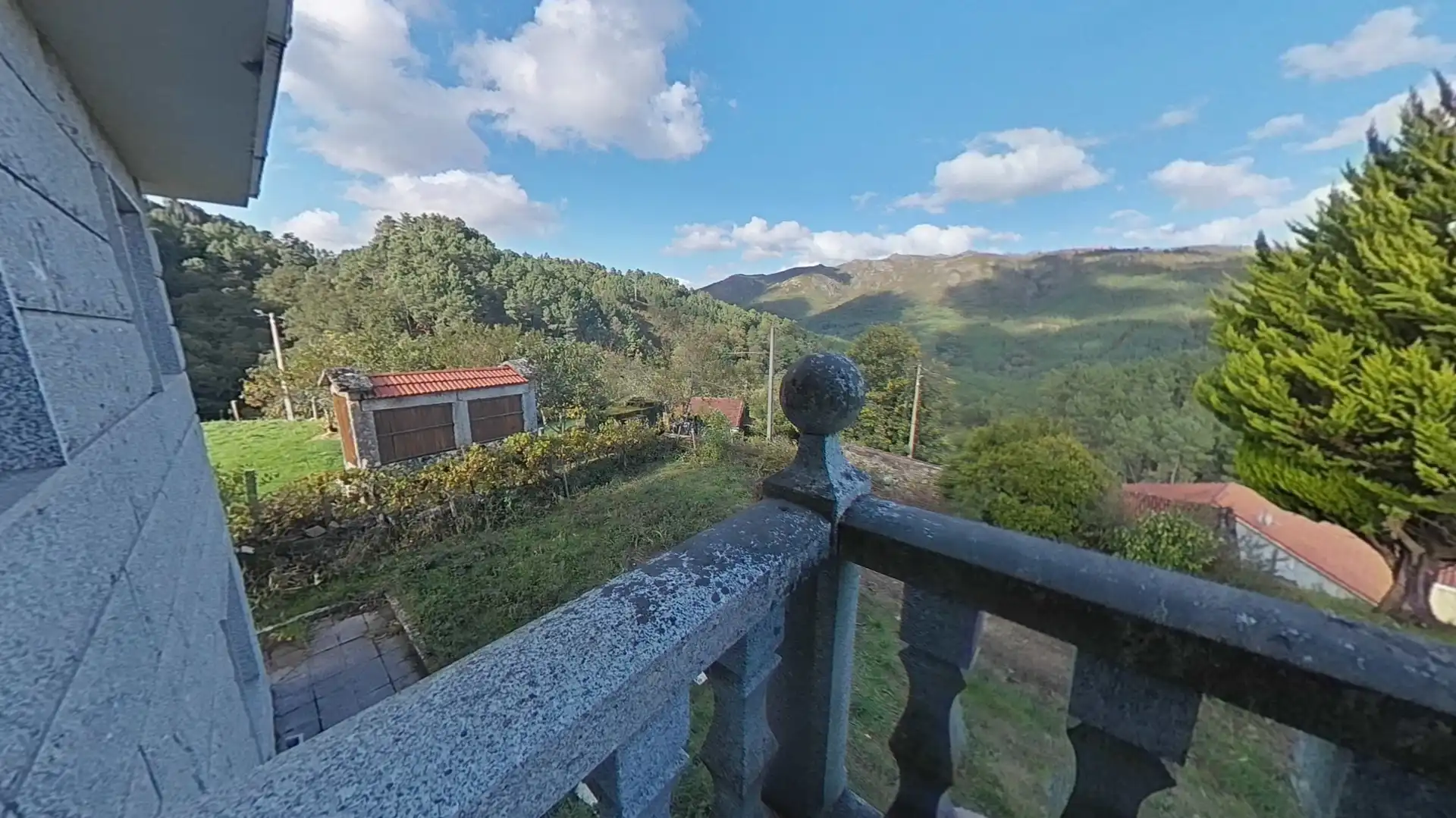 Vista exterior de Casa o xalet en venda en Entrimo amb Calefacció, Jardí privat i Terrassa