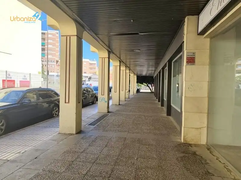 Vista exterior de Local de lloguer en Badajoz amb Aire condicionat
