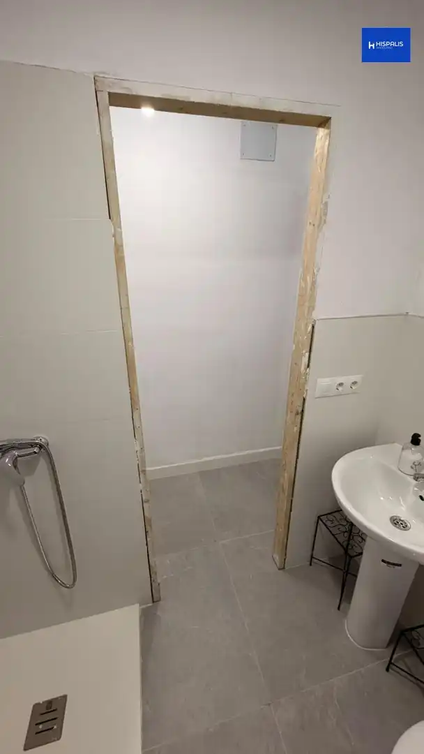Bathroom of Apartments for sale in Nervión