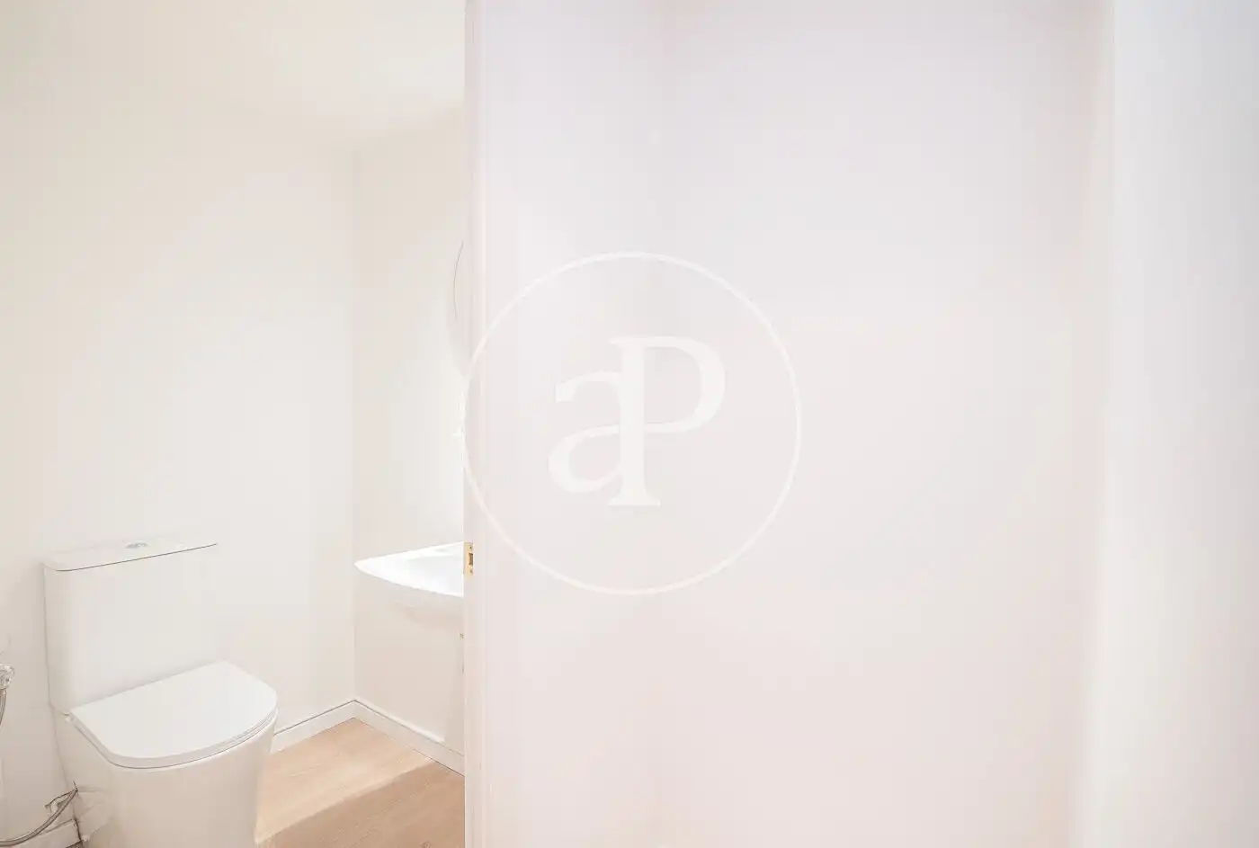 Baño de Piso de alquiler en Barcelona con Aire acondicionado, Calefacción y Terraza