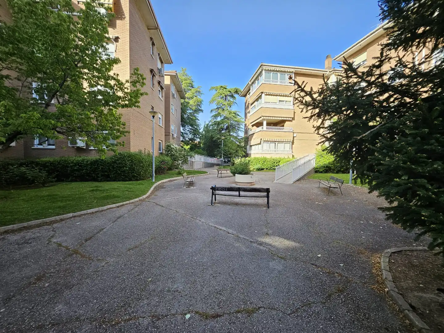 Vista exterior de Piso en venta en Alcalá de Henares con Calefacción, Parquet y Terraza