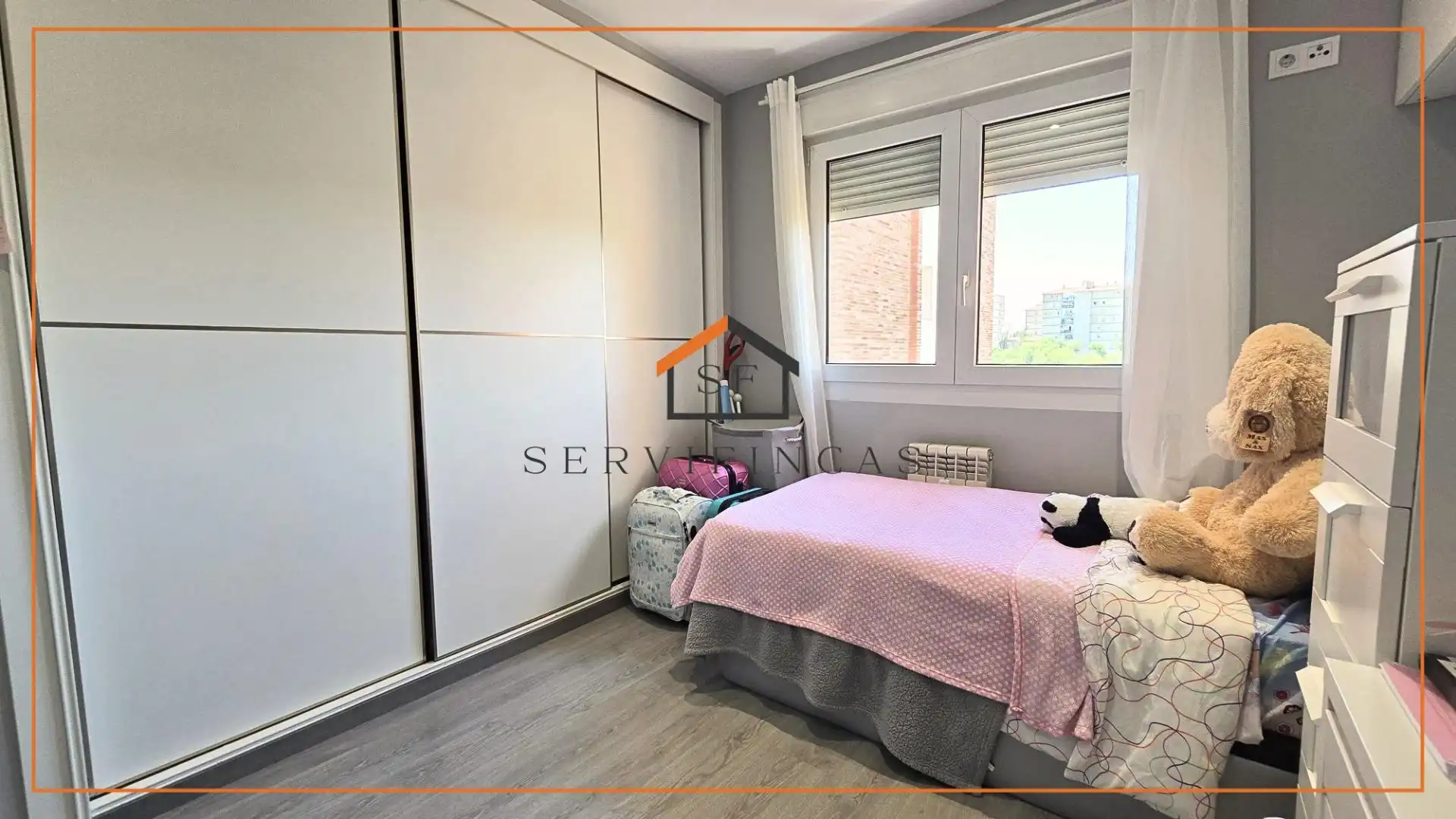 Habitación de Dúplex en venta en Madrid con Aire acondicionado, Trastero y Amueblado