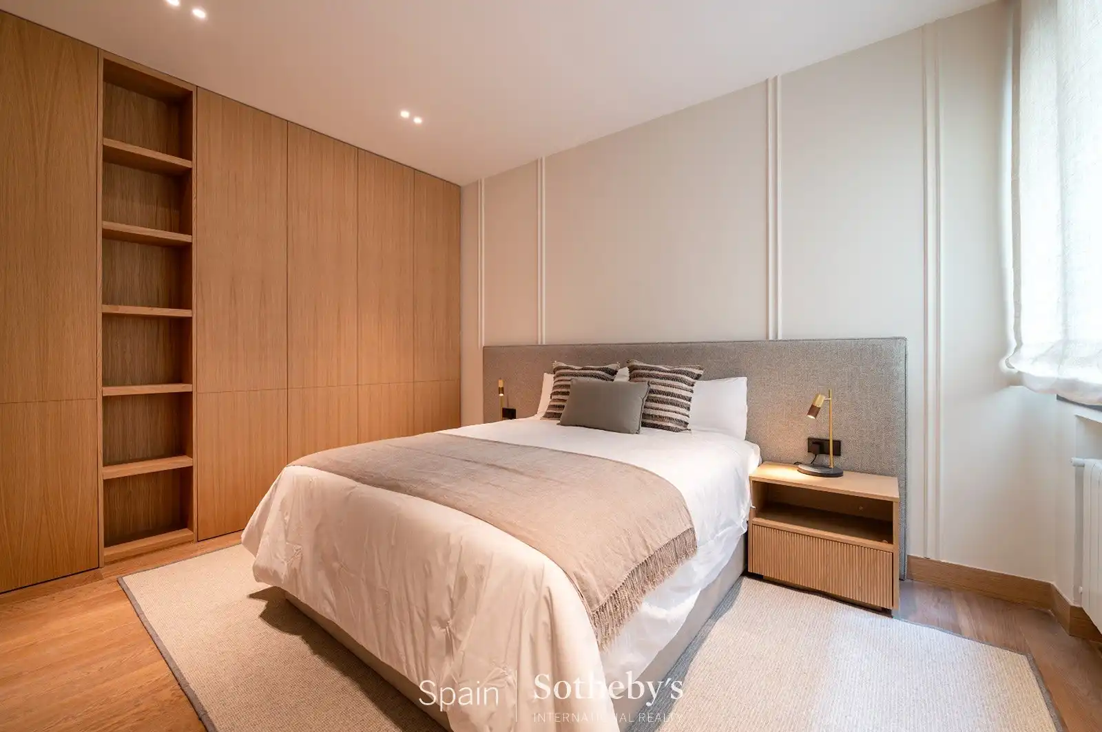 Dormitori de Apartament en venda en Madrid amb Aire condicionat, Calefacció i Terrassa