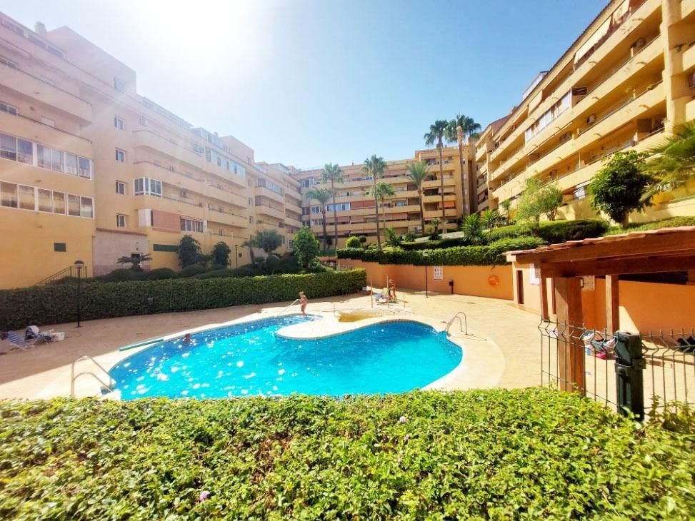 Exterior view of Flat for sale in Fuengirola  with Air Conditioner, Private garden and Terrace