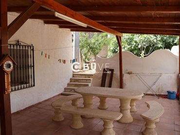 Casa con jardín en venta en calle la rambla