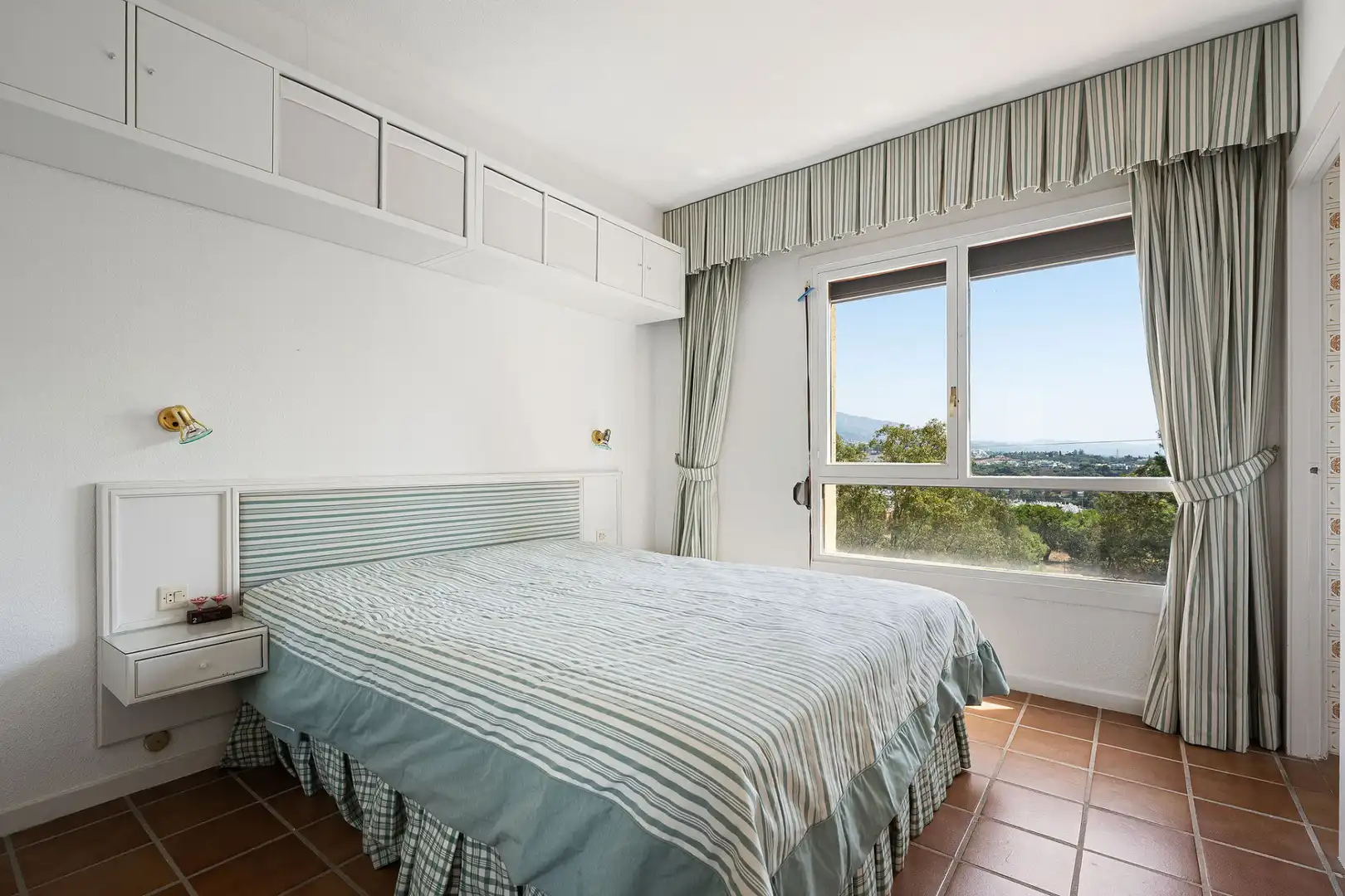 Bedroom of Apartments for sale in Marbella  with Swimming Pool and Community pool