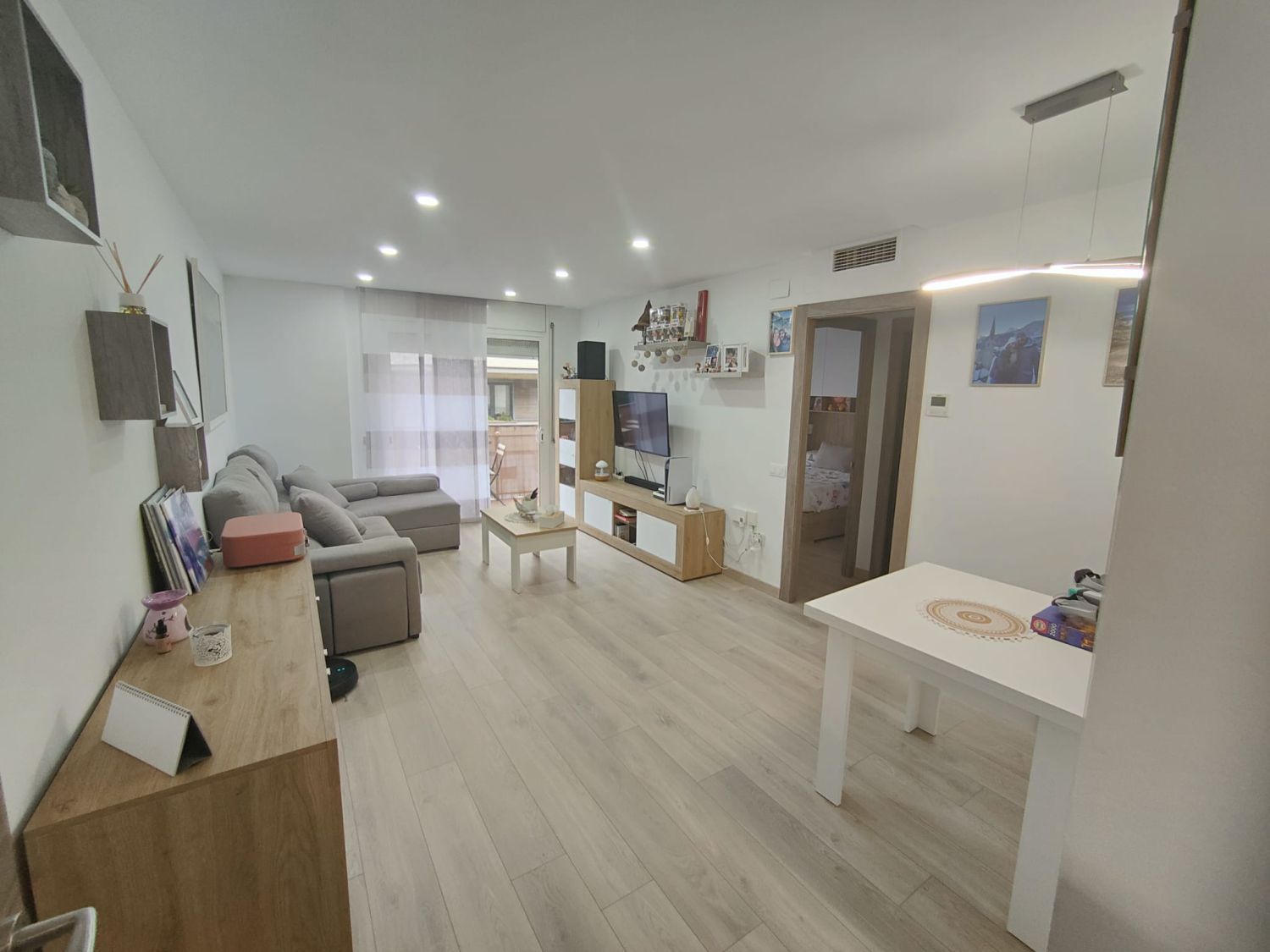 Living room of Flat for sale in Esparreguera  with Air Conditioner, Heating and Parquet flooring