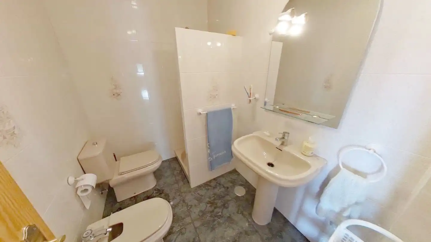 Baño de Piso en venta en Navahermosa con Calefacción, Terraza y Amueblado