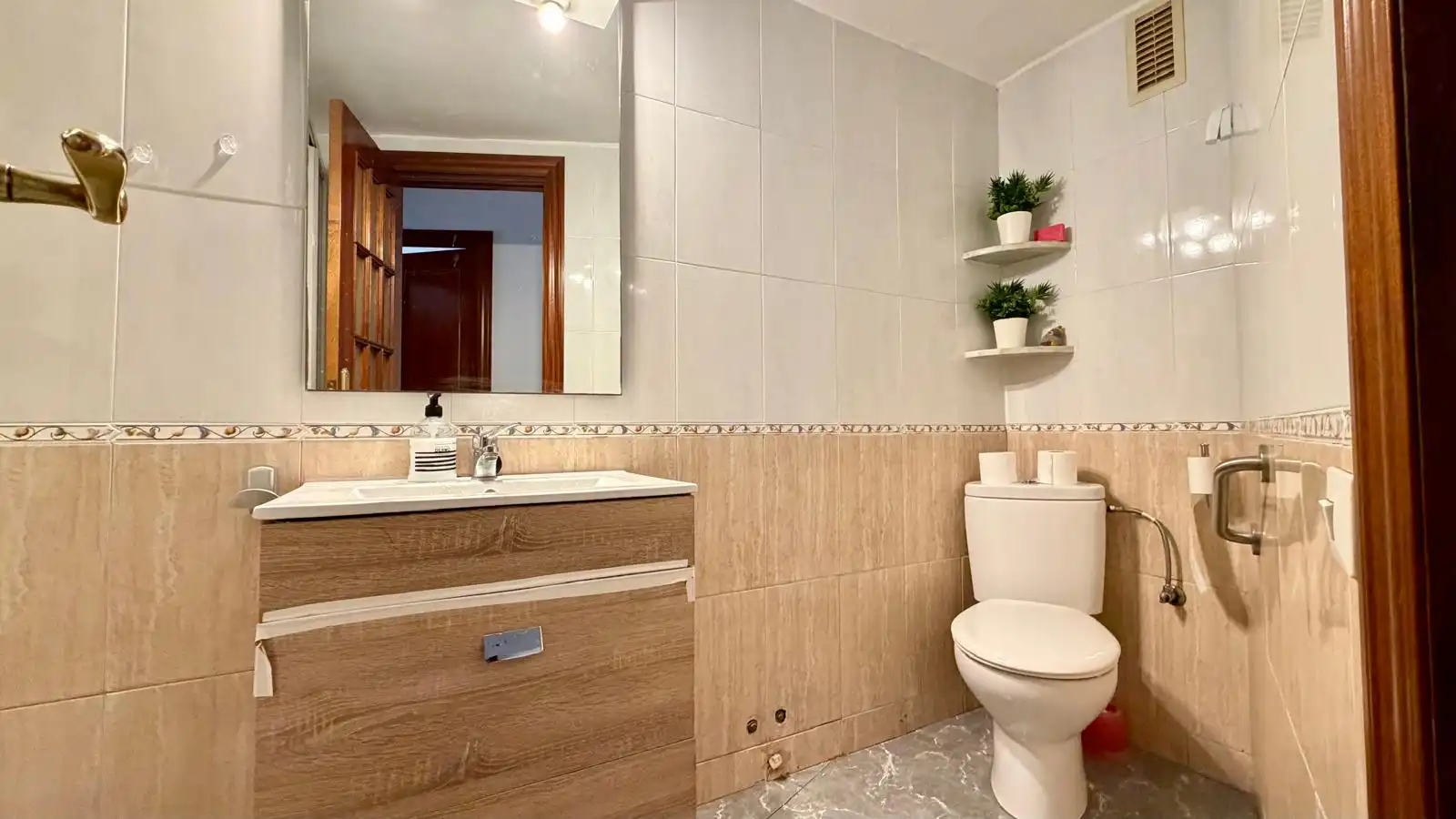 Bathroom of Flat for sale in Esplugues de Llobregat  with Heating, Terrace and Balcony
