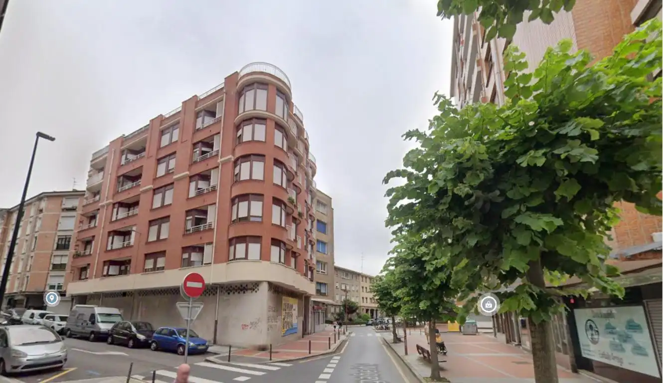 Vista exterior de Pis en venda en Barakaldo  amb Calefacció, Traster i Balcó