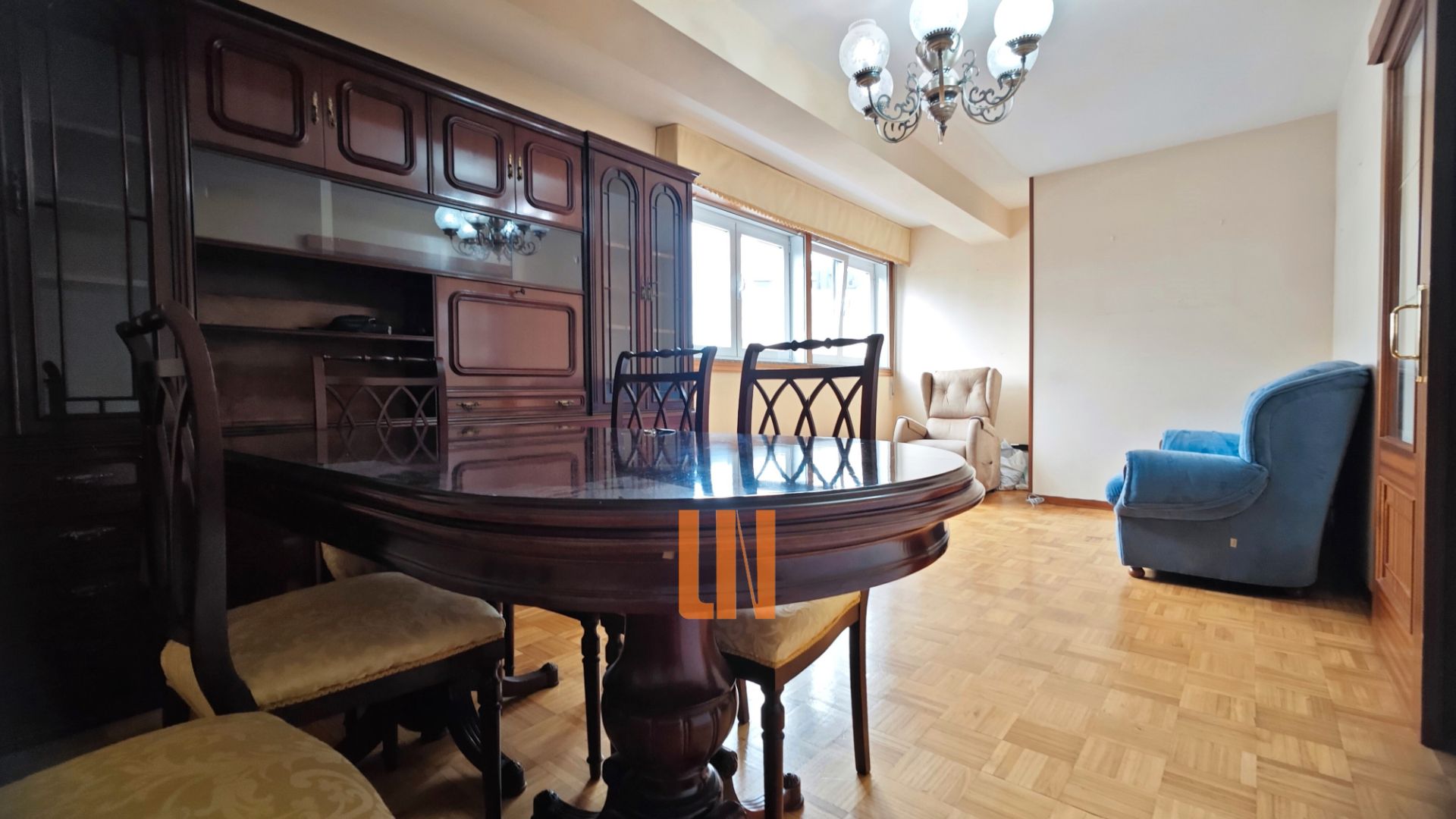 Menjador de Pis en venda en A Coruña Capital  amb Calefacció, Parquet i Traster