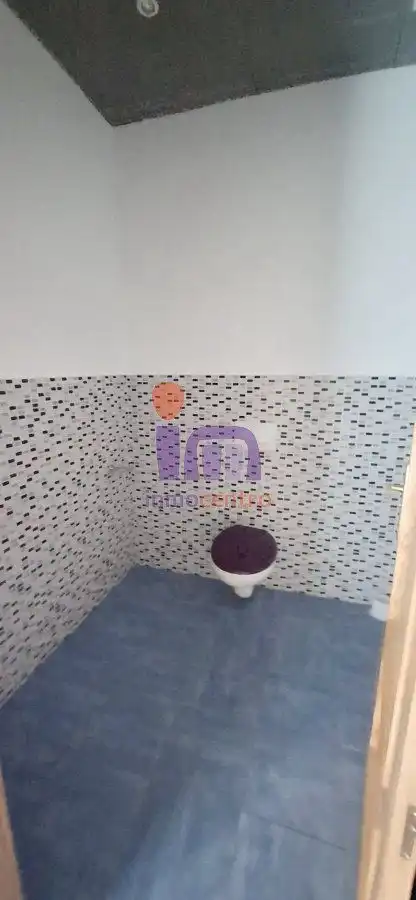 Badezimmer von Fabrikhallen zur Miete in Valdepeñas