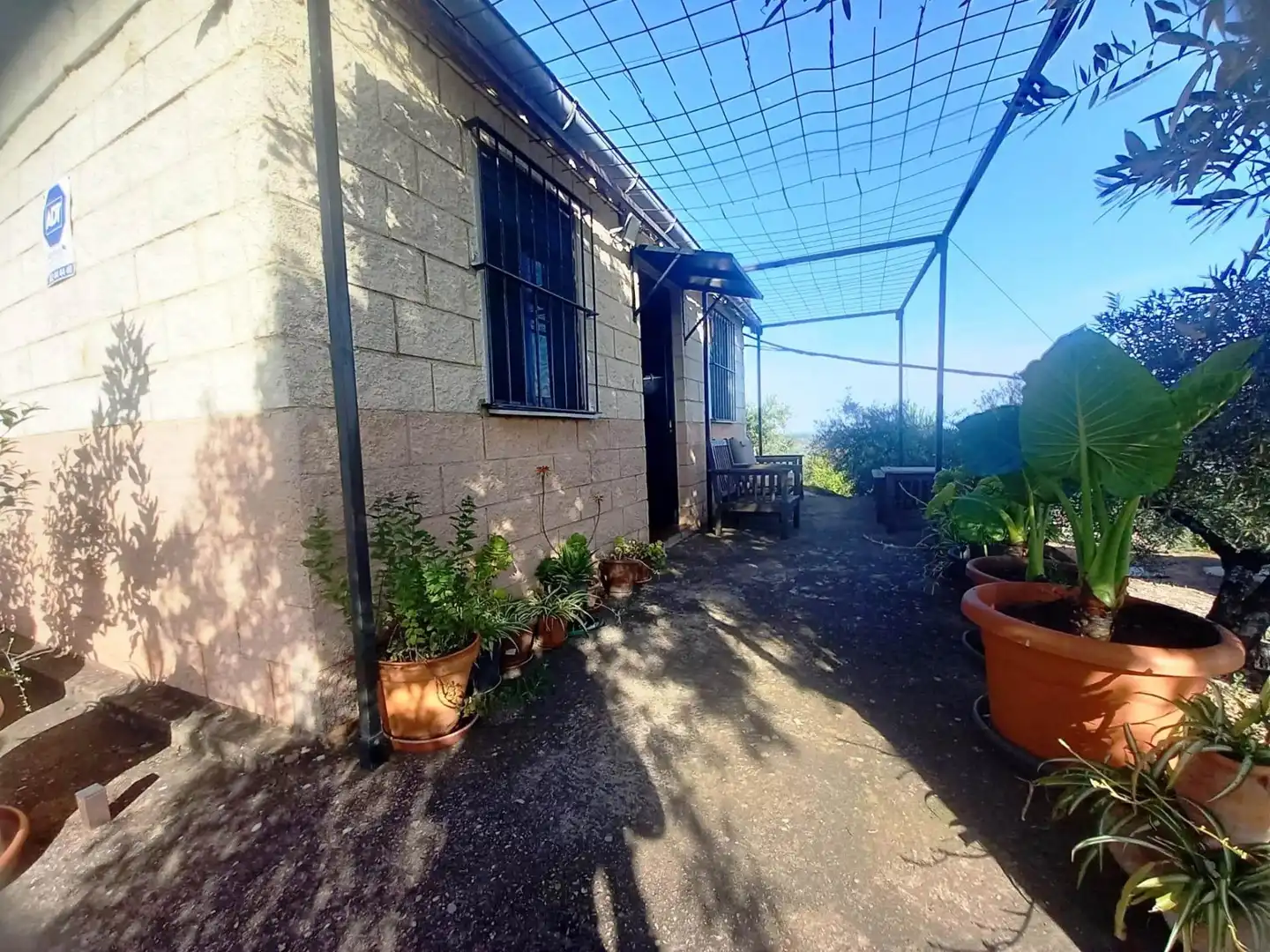 Außenansicht von Country house zum Verkauf in El Pedroso mit Privatgarten und Abstellraum