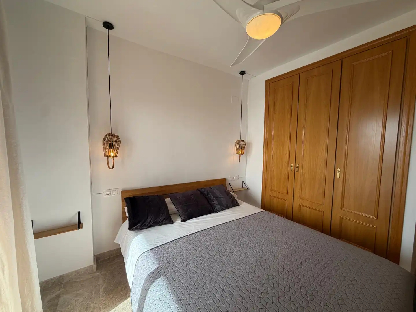 Habitación de Apartamento de alquiler en Mutxamel con Aire acondicionado, Amueblado y Lavadora