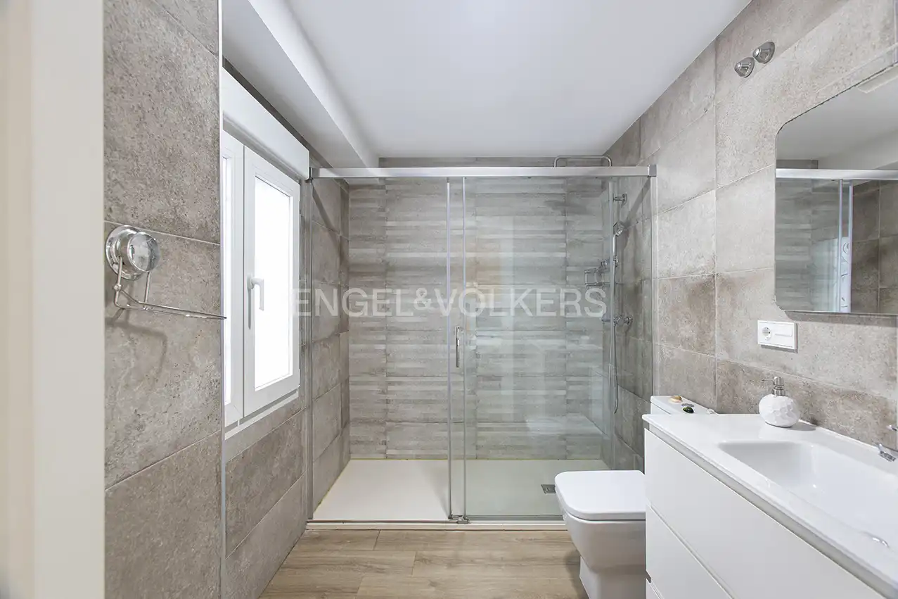 Baño de Piso en venta en Gijón  con Calefacción y Terraza