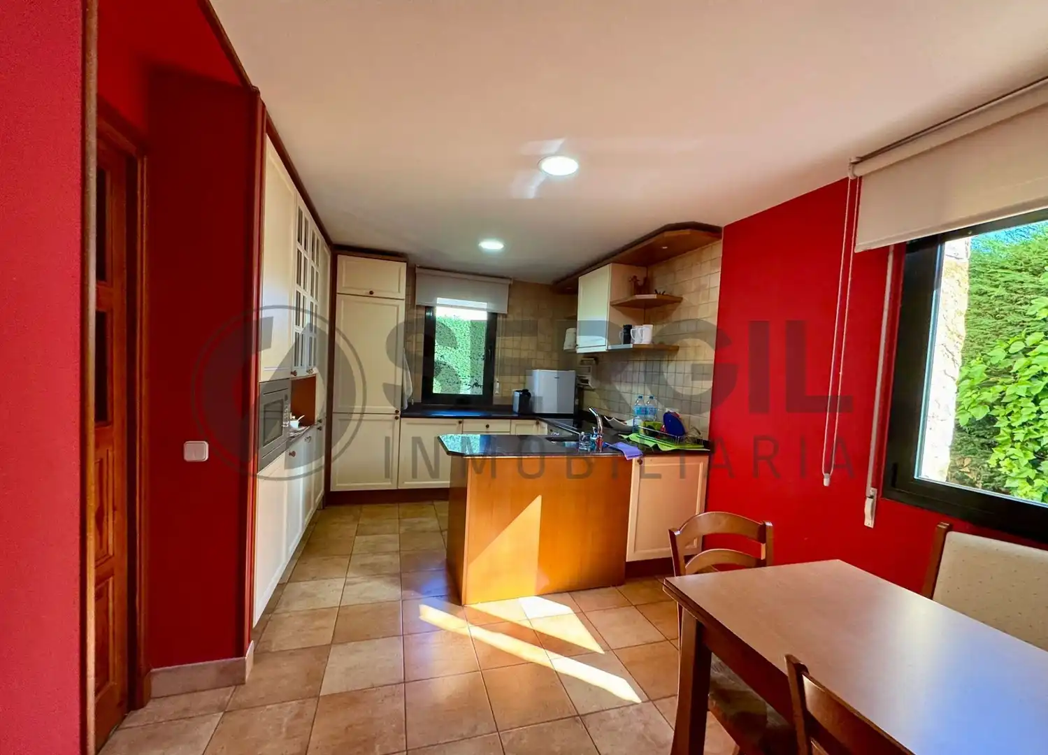 Cuina de Casa o xalet en venda en Palazuelos de Eresma amb Calefacció, Jardí privat i Traster