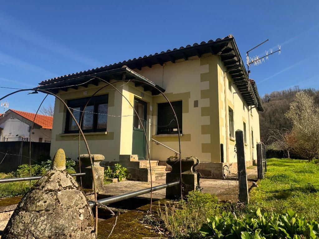 Vista exterior de Casa o chalet en venta en Arenas de Iguña con Jardín privado y Trastero