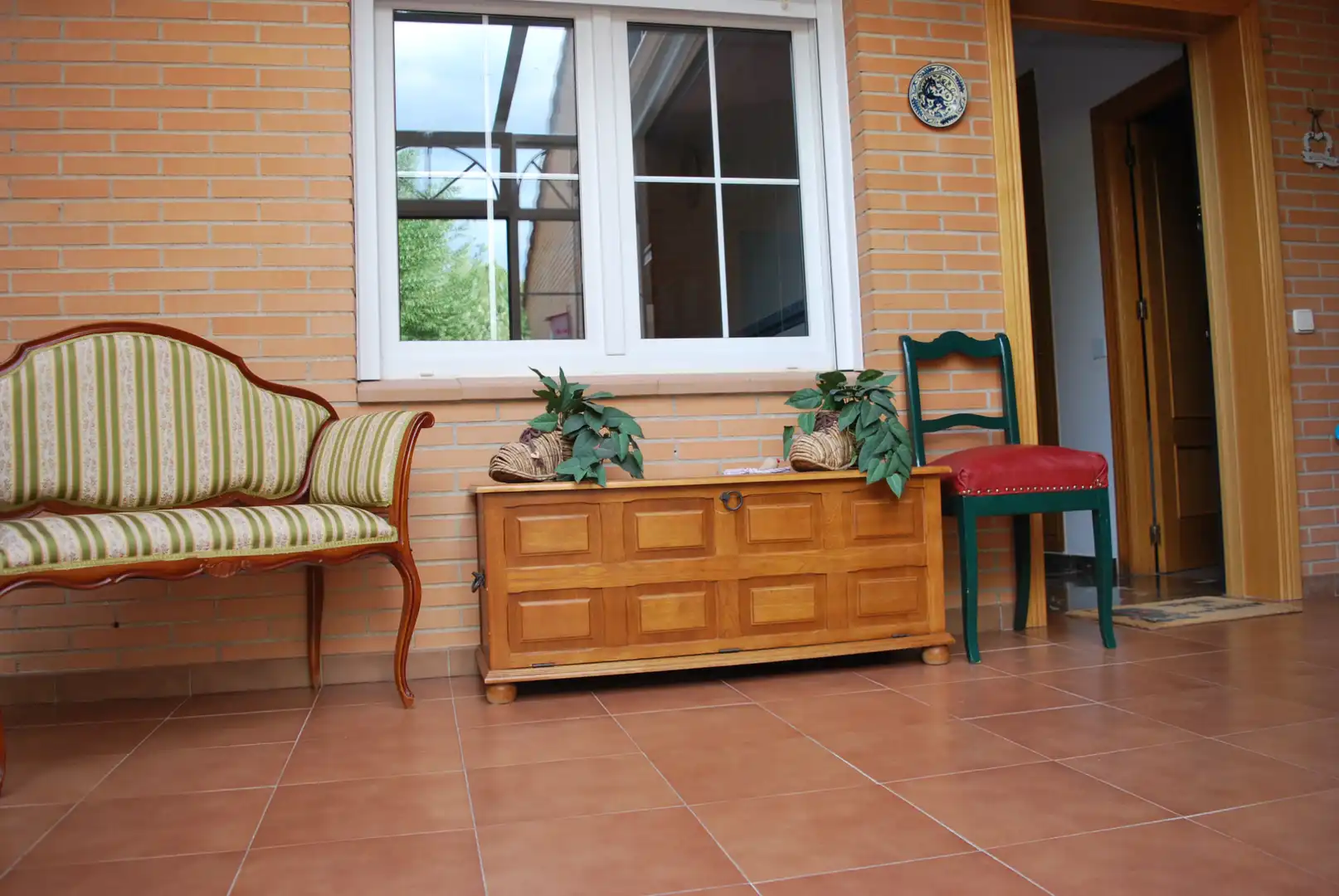Einfamilien-Reihenhaus zum Verkauf in Valdemorillo mit Privatgarten, Terrasse und Abstellraum