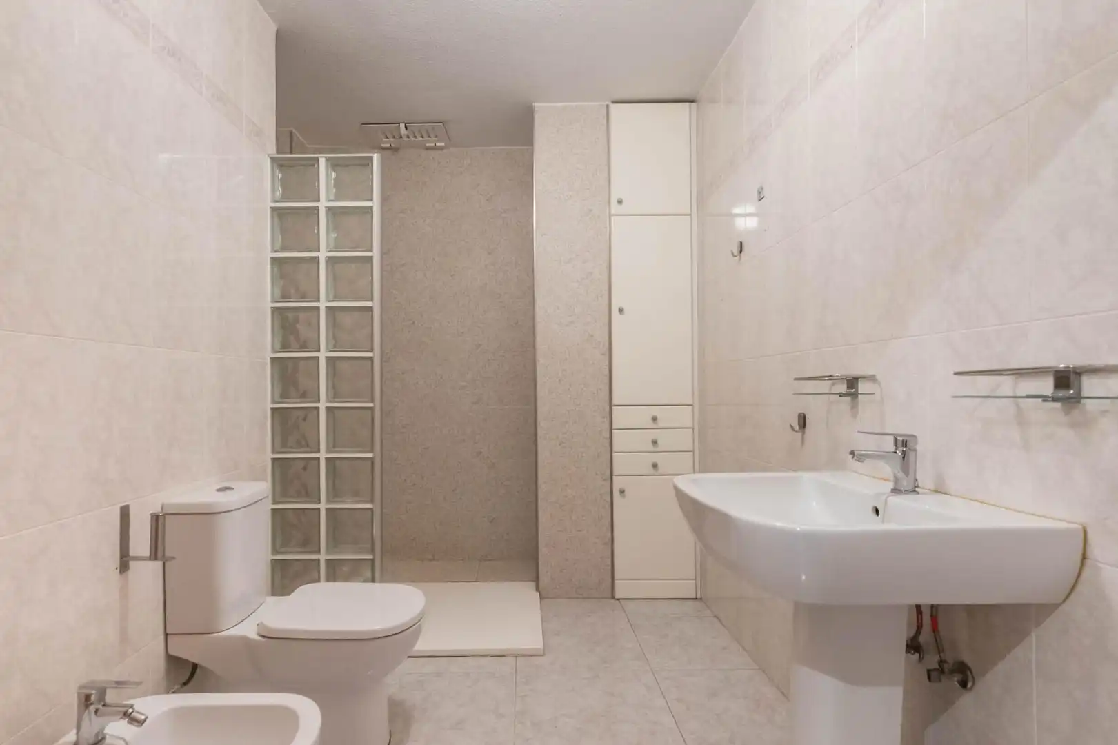 Badezimmer von Einfamilien-Reihenhaus zum Verkauf in Murcia mit Klimaanlage
