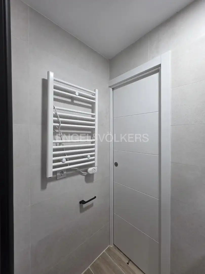Badezimmer von Wohnung zur Miete in Madrid mit Heizung, Parkett und Möbliert