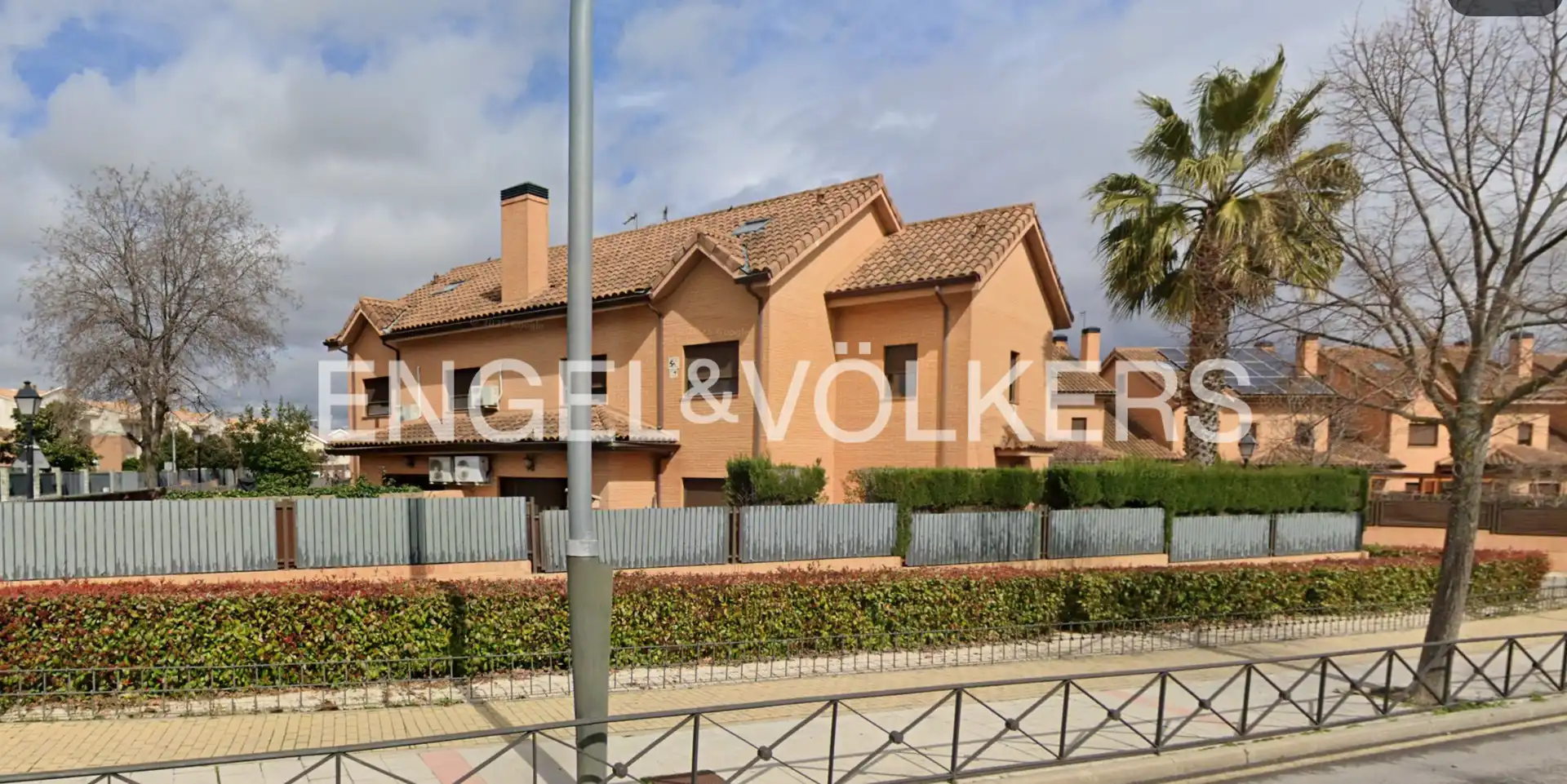 Vista exterior de Casa adosada en venda en Cubas de la Sagra amb Aire condicionat, Calefacció i Jardí privat