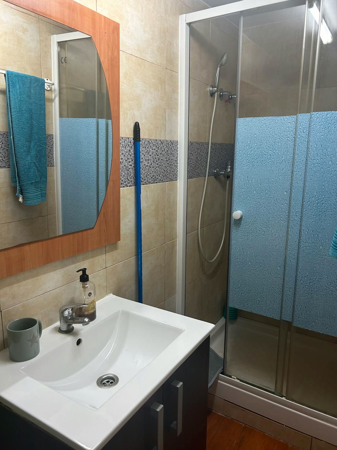 Baño de Piso de alquiler en L'Hospitalet de Llobregat con Aire acondicionado, Calefacción y Amueblado