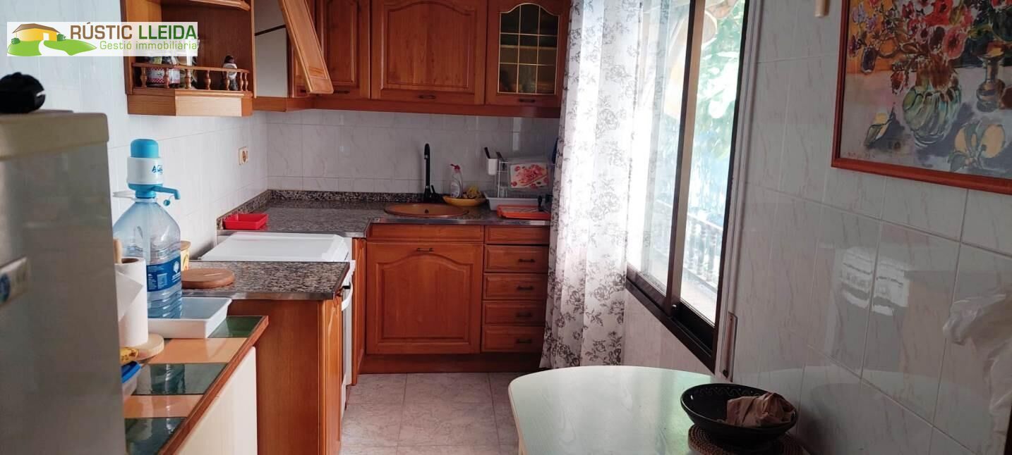 Küche von Country house zum verkauf in Térmens mit Heizung
