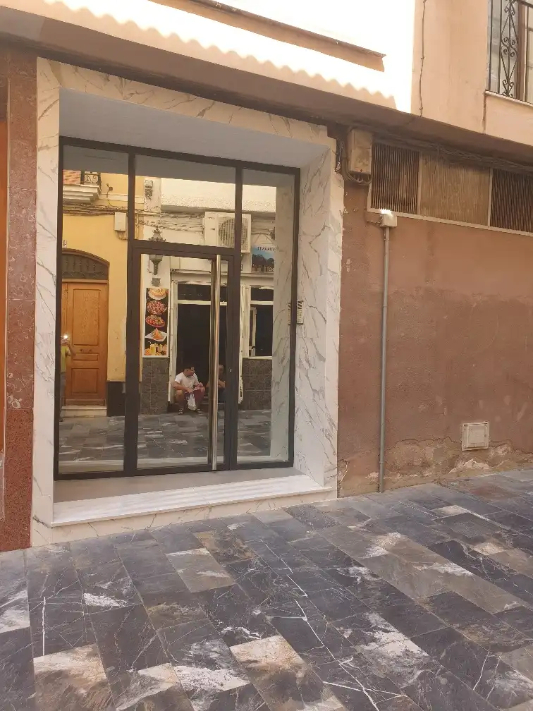 Wohnung zum Verkauf in Berja mit Balkon