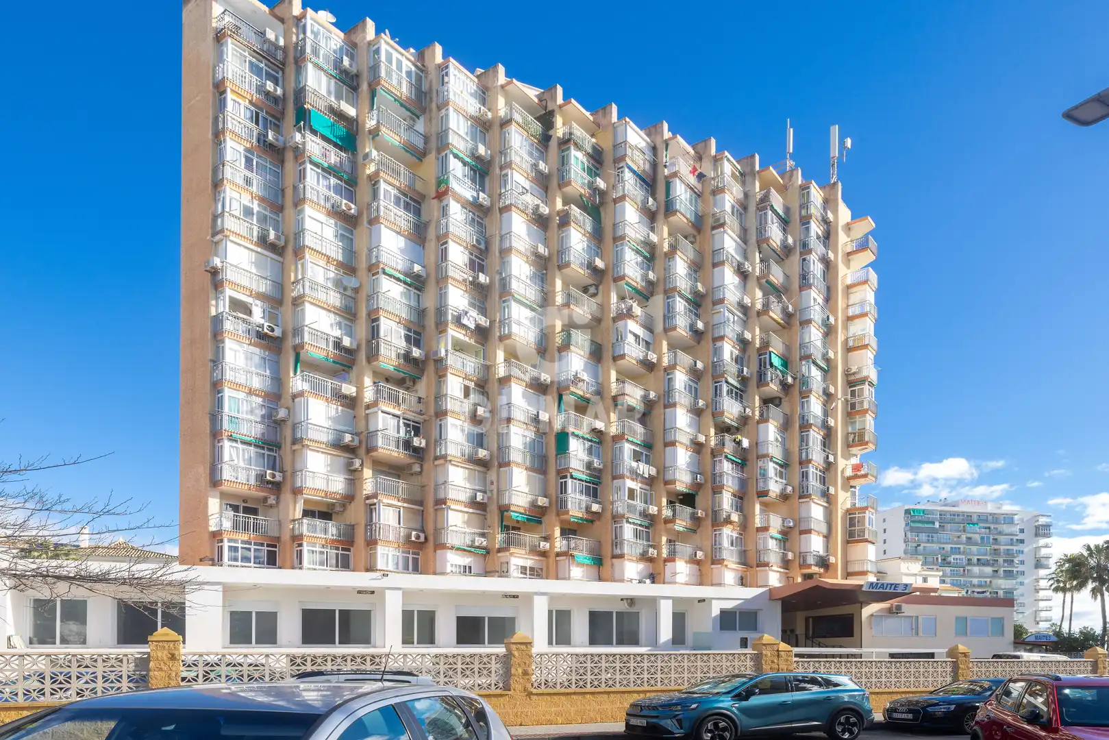 Vista exterior de Estudi en venda en Benalmádena amb Calefacció, Jardí privat i Piscina
