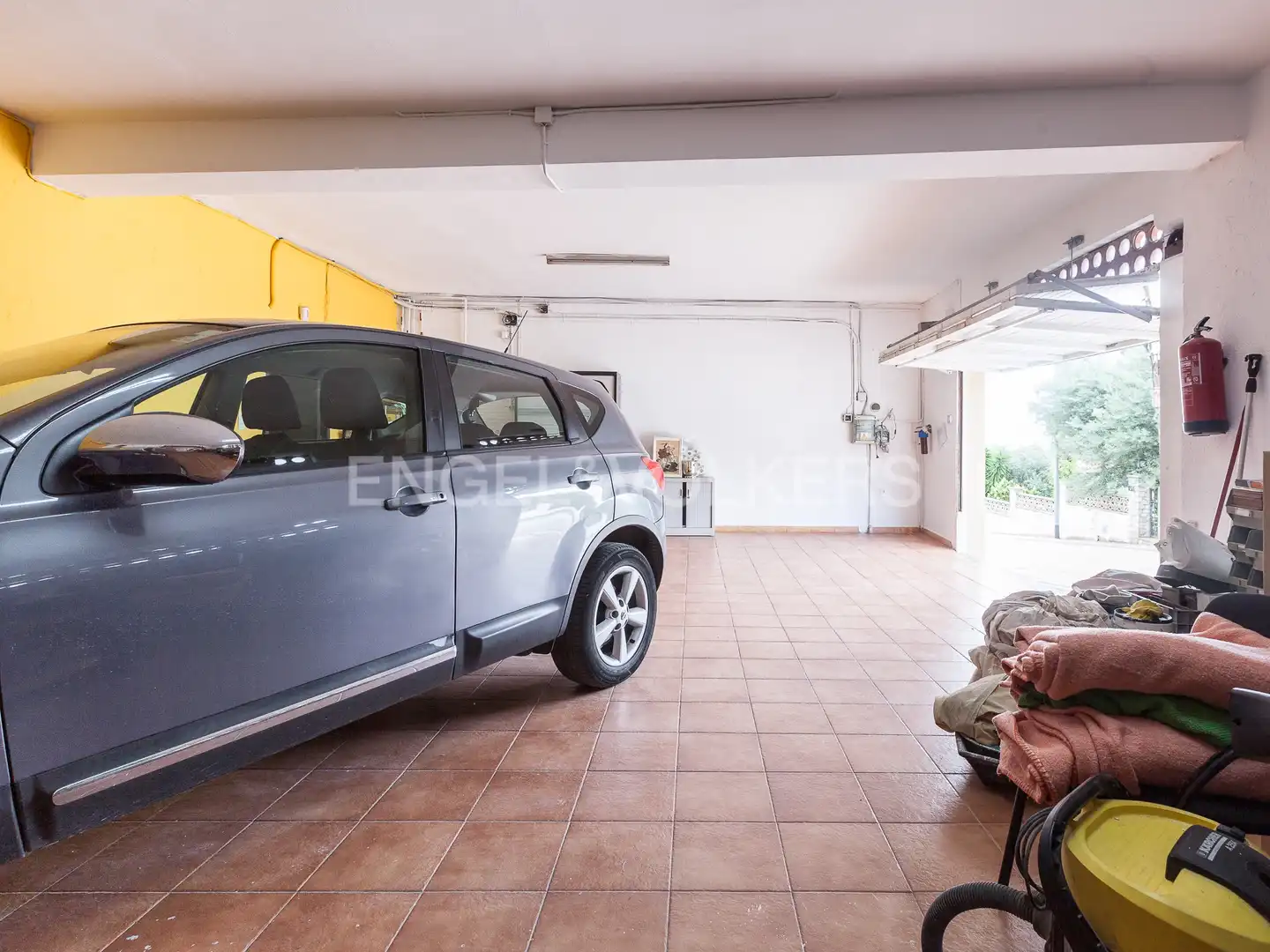 Parking de Casa o chalet en venta en Mataró con Aire acondicionado, Calefacción y Jardín privado