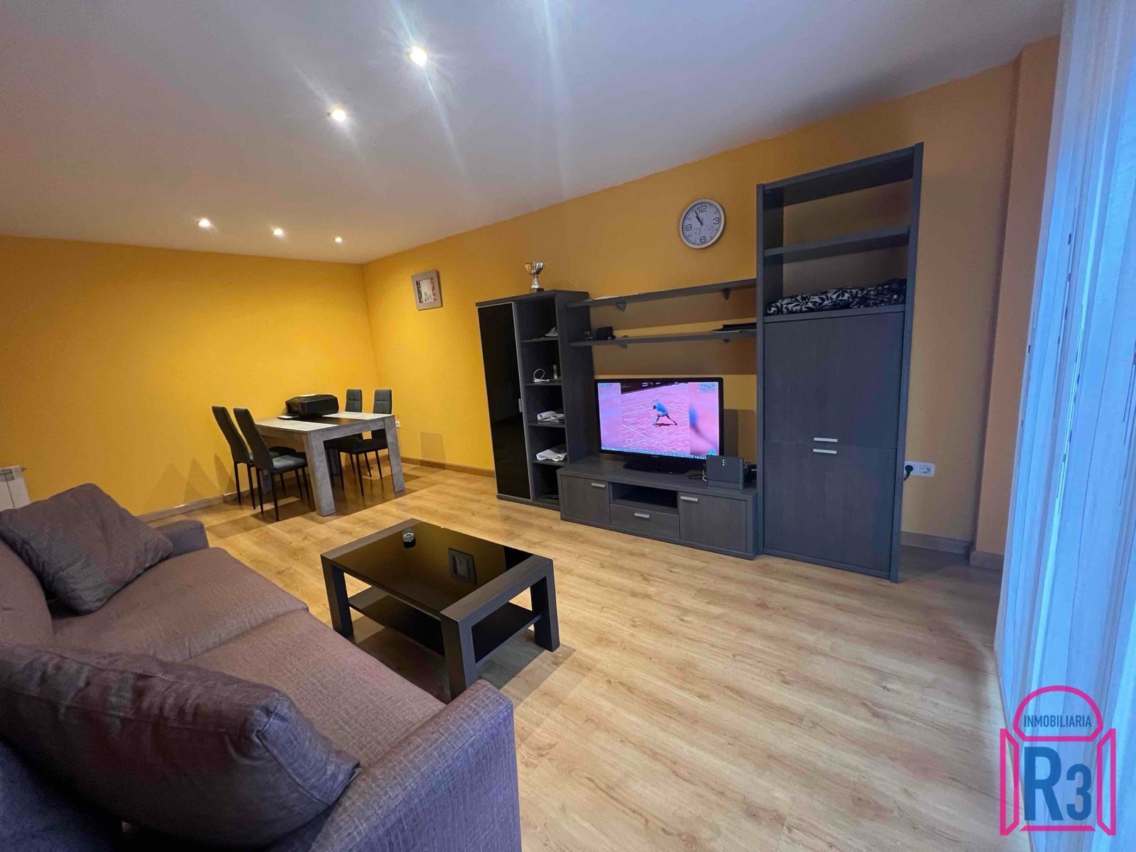 Sala d'estar de Pis en venda en Villaquilambre amb Calefacció i Traster