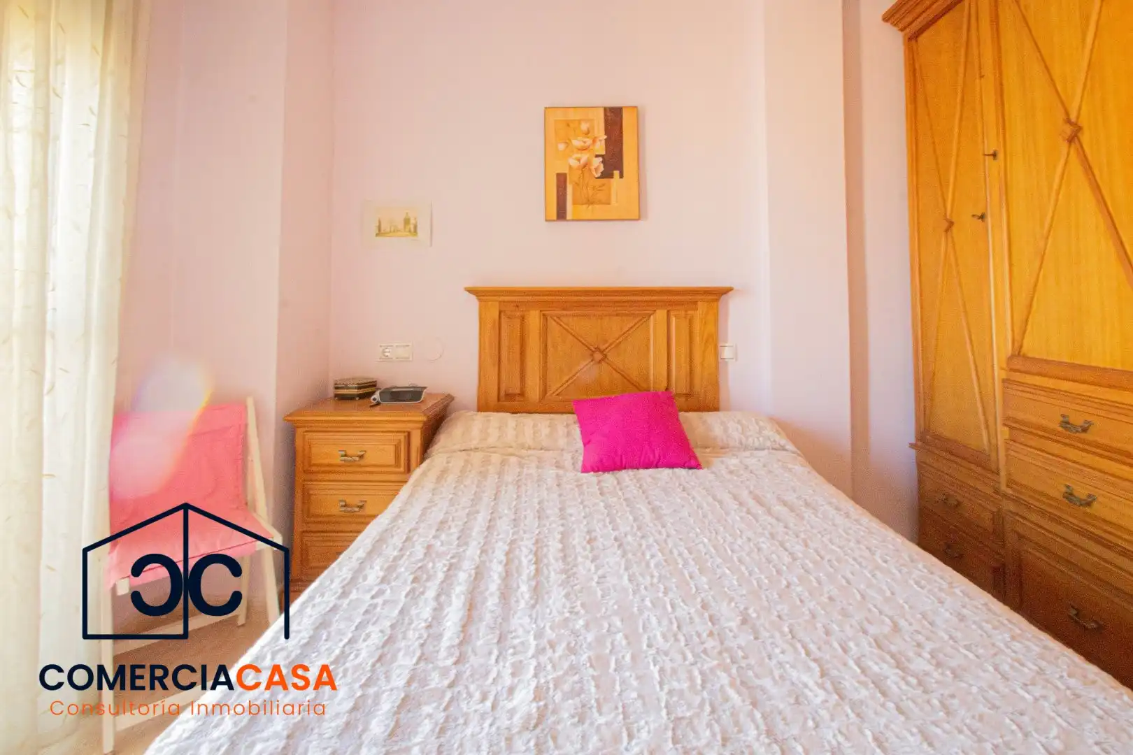 Habitación de Casa adosada en venta en Jun con Aire acondicionado, Calefacción y Terraza