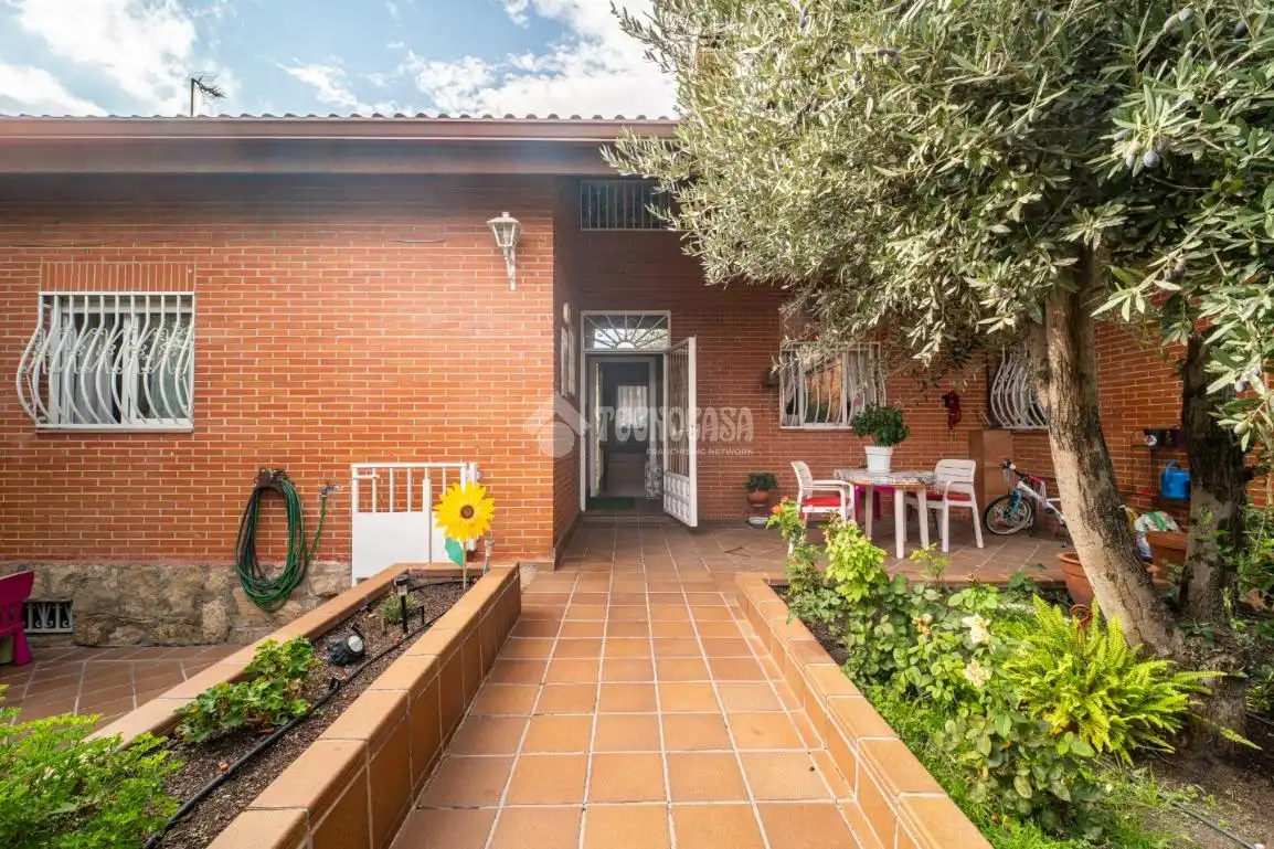 Casa bifamiliare con giardino in vendita a  Urbanizaciones, imagen 6