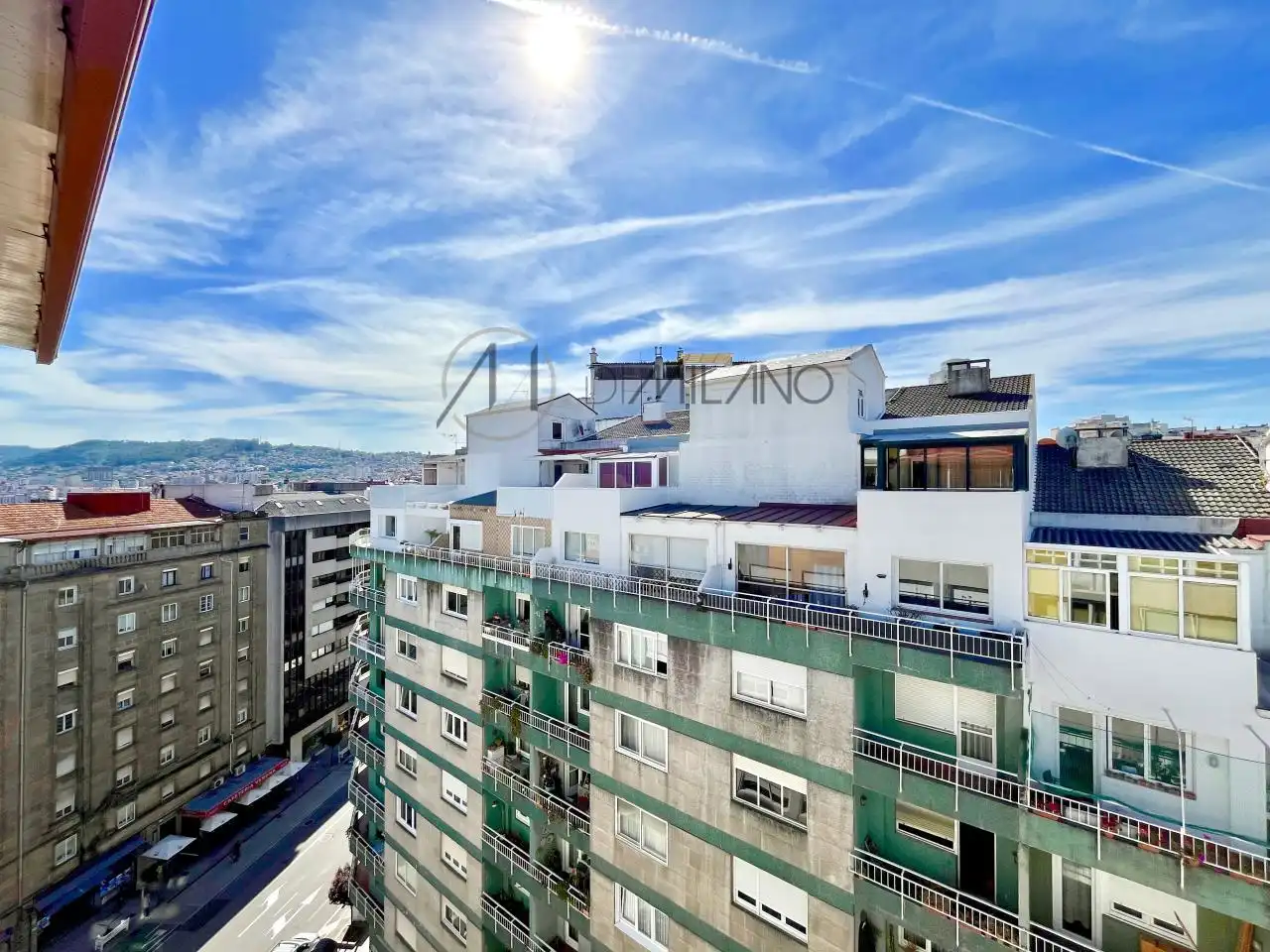 Vista exterior de Àtic de lloguer en Vigo  amb Calefacció, Parquet i Terrassa