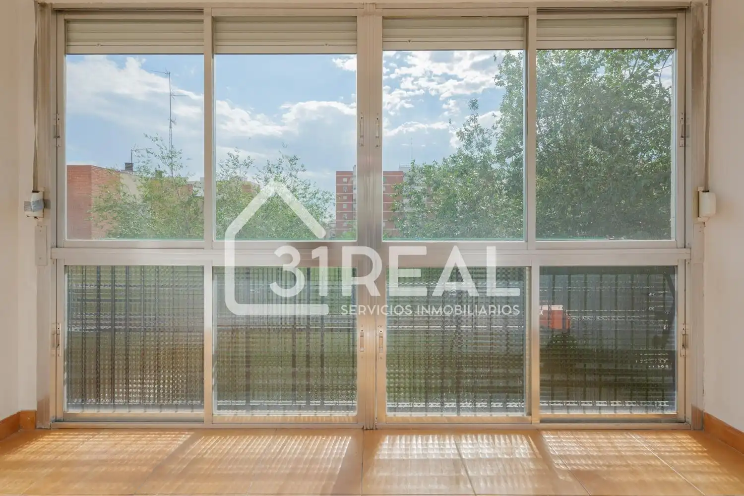 Vista exterior de Piso en venta en Madrid con Calefacción, Parquet y Terraza