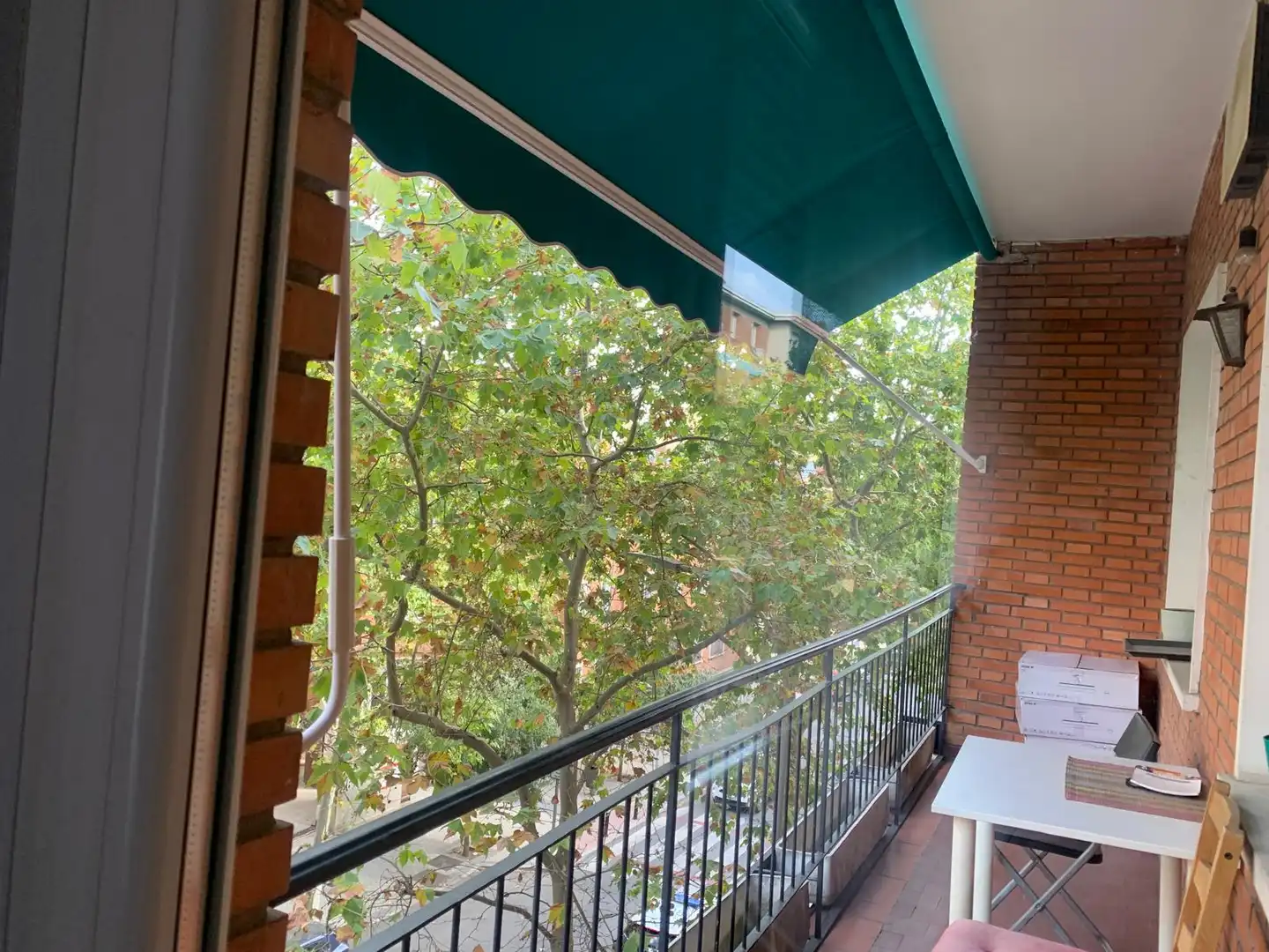 Balcony of Flat for share in Madrid  with Air Conditioner, Heating and Parquet flooring