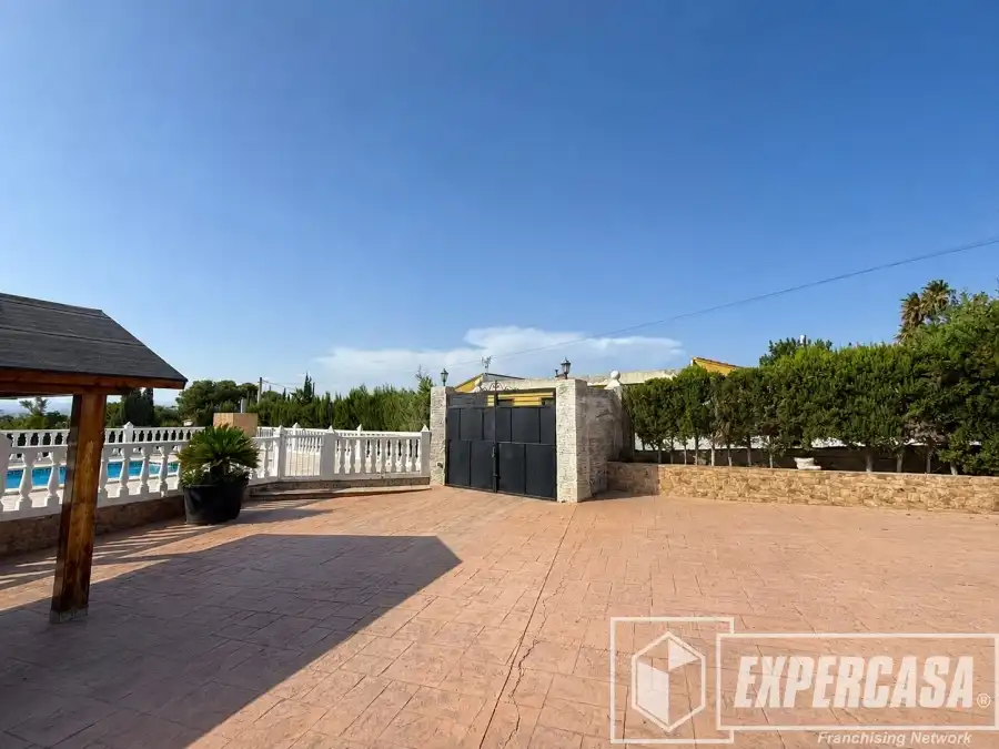 Vista exterior de Casa o chalet en venta en Llíria con Aire acondicionado, Trastero y Piscina