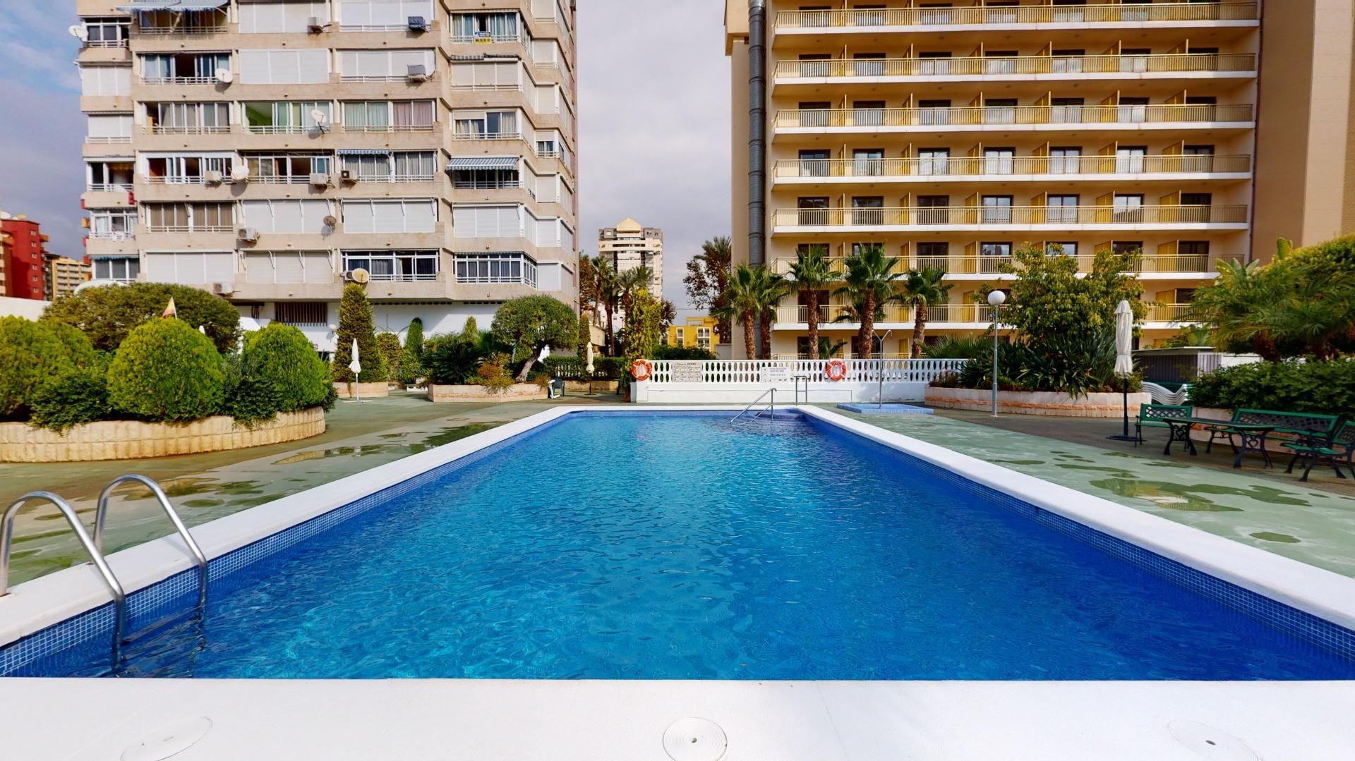 Piscina de Apartament en venda en Benidorm amb Aire condicionat, Calefacció i Terrassa