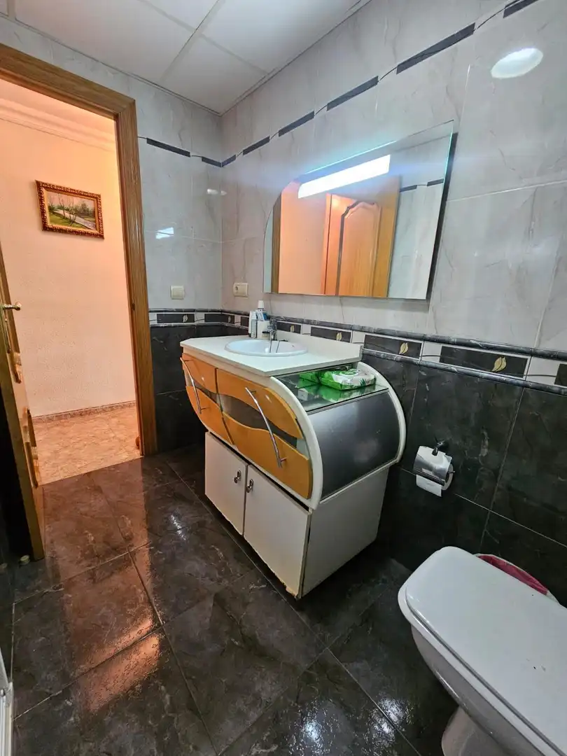 Bathroom of Flat for sale in Valencia  with Air Conditioner, Storage room and Balcony