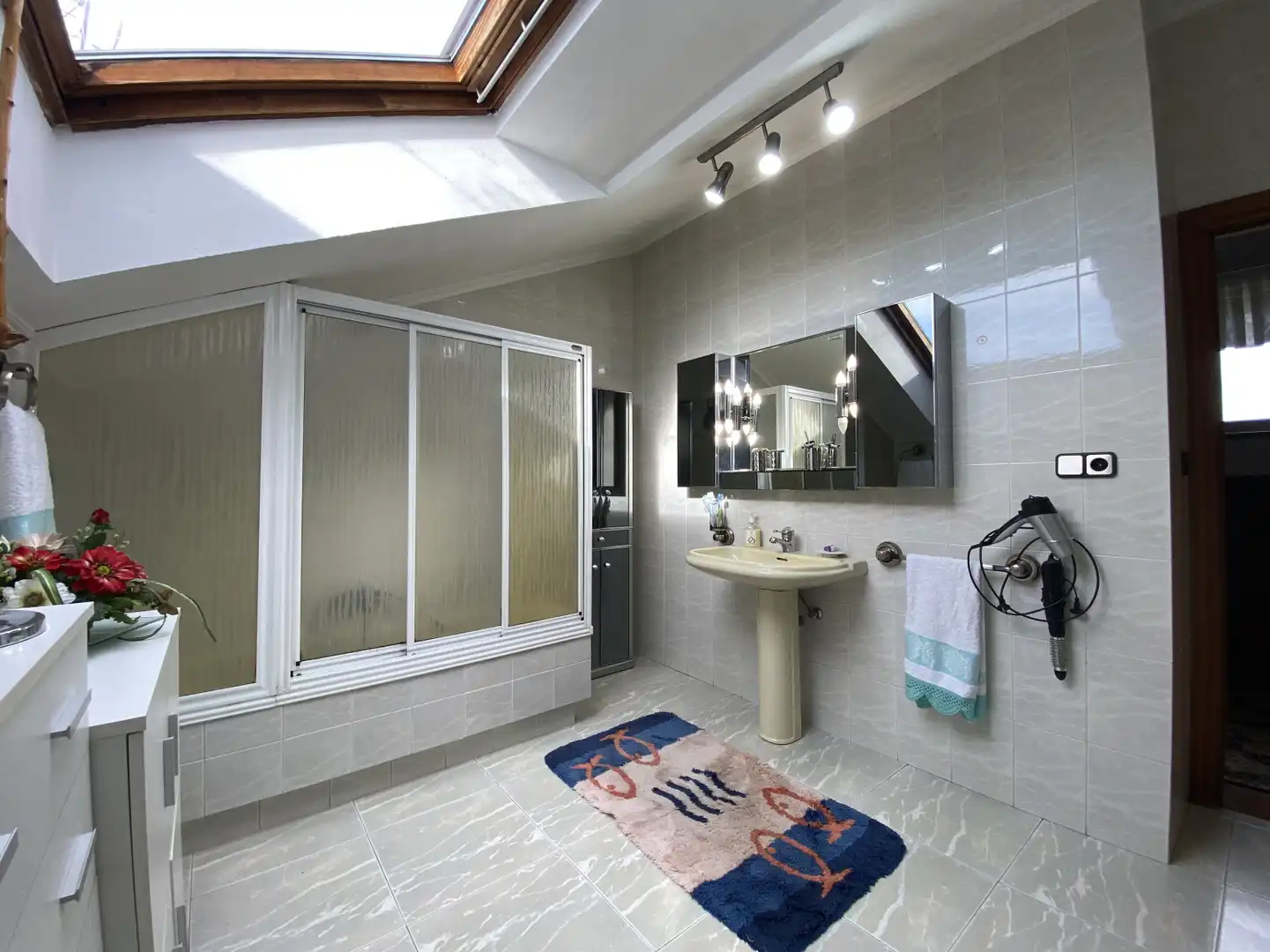 Bathroom of Detached homes for sale in Torrelavega   with Heating, Private garden and Parquet flooring