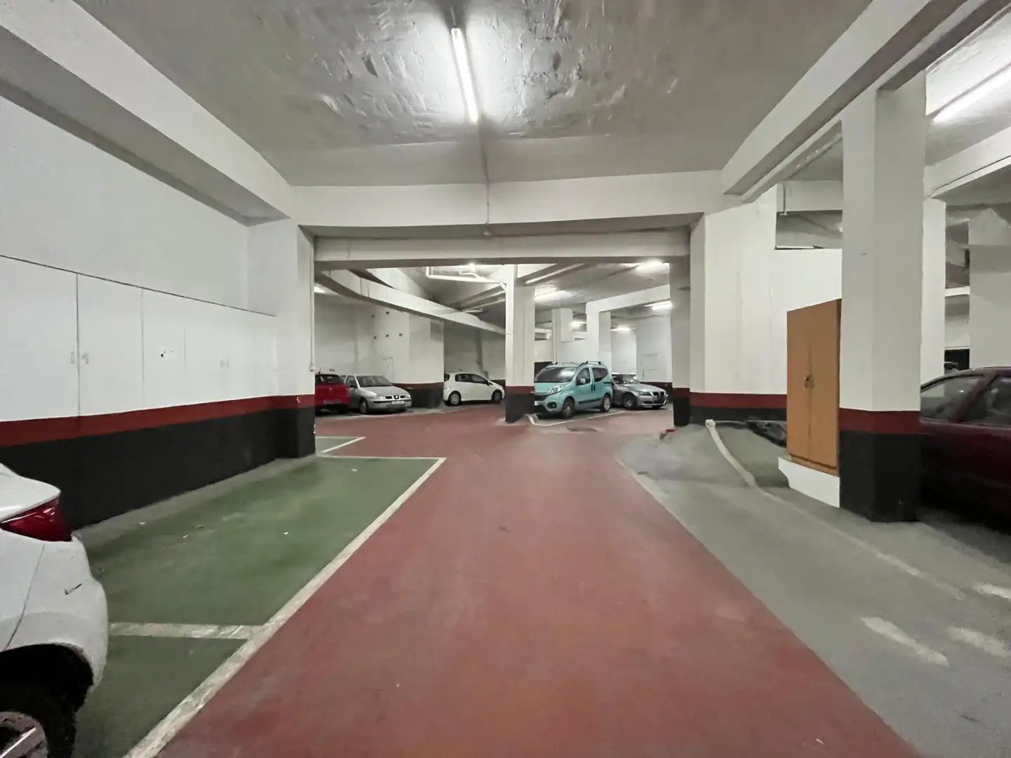 Parking for sale in Centro - Ariz - Uribarri, imagen 2