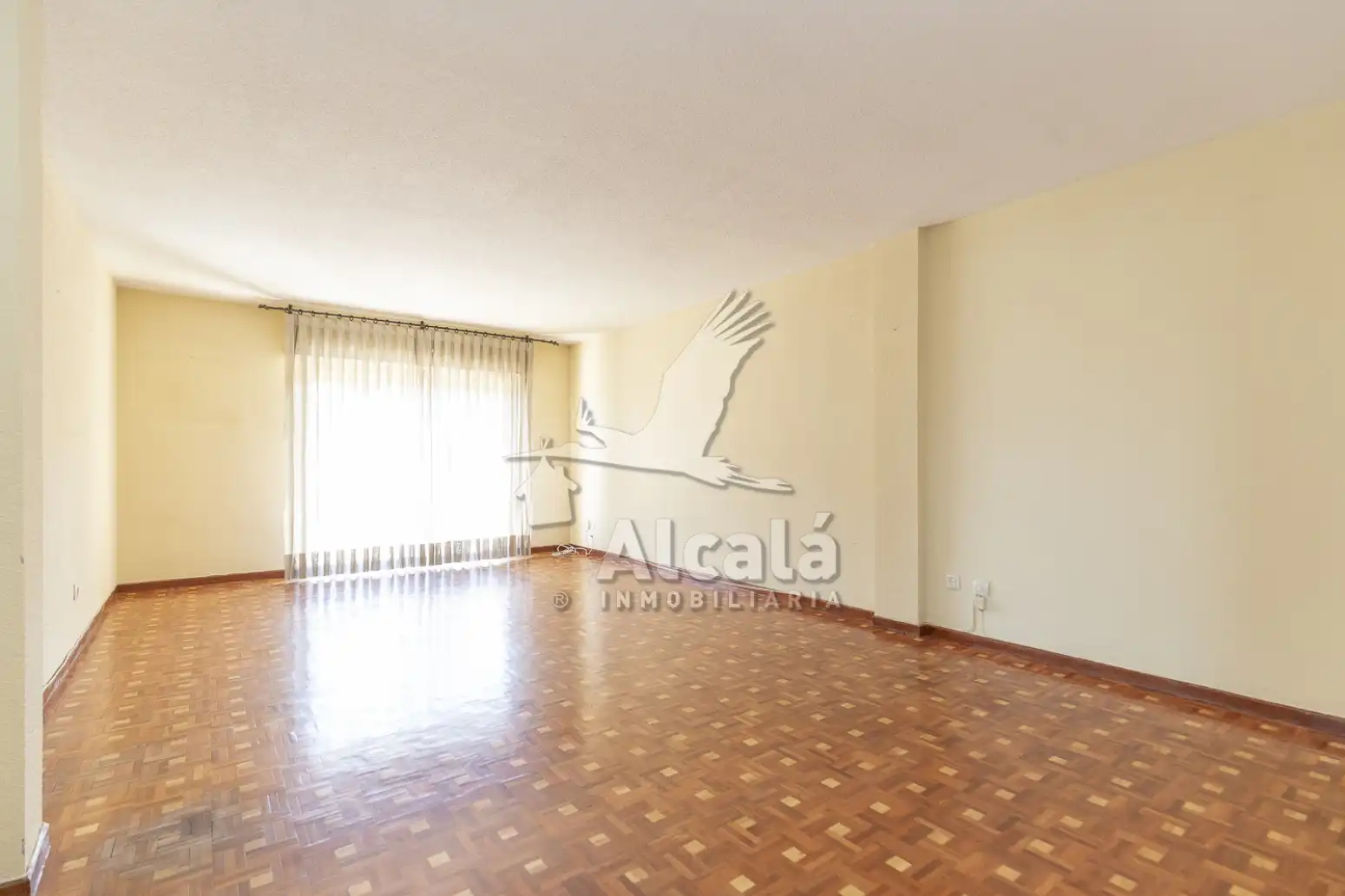 Sala de estar de Piso en venta en Alcalá de Henares con Calefacción, Parquet y Terraza