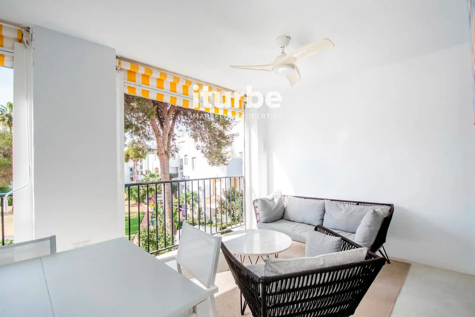 Vista exterior de Piso en venta en Marbella con Terraza, Piscina y Amueblado