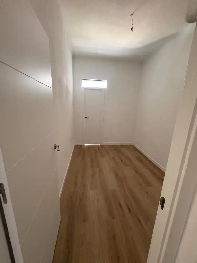 Wohnung zum Verkauf in Zaragoza mit Klimaanlage, Heizung und Balkon
