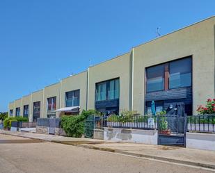 Vista exterior de Casa adosada en venda en Yesa amb Calefacció, Jardí privat i Traster