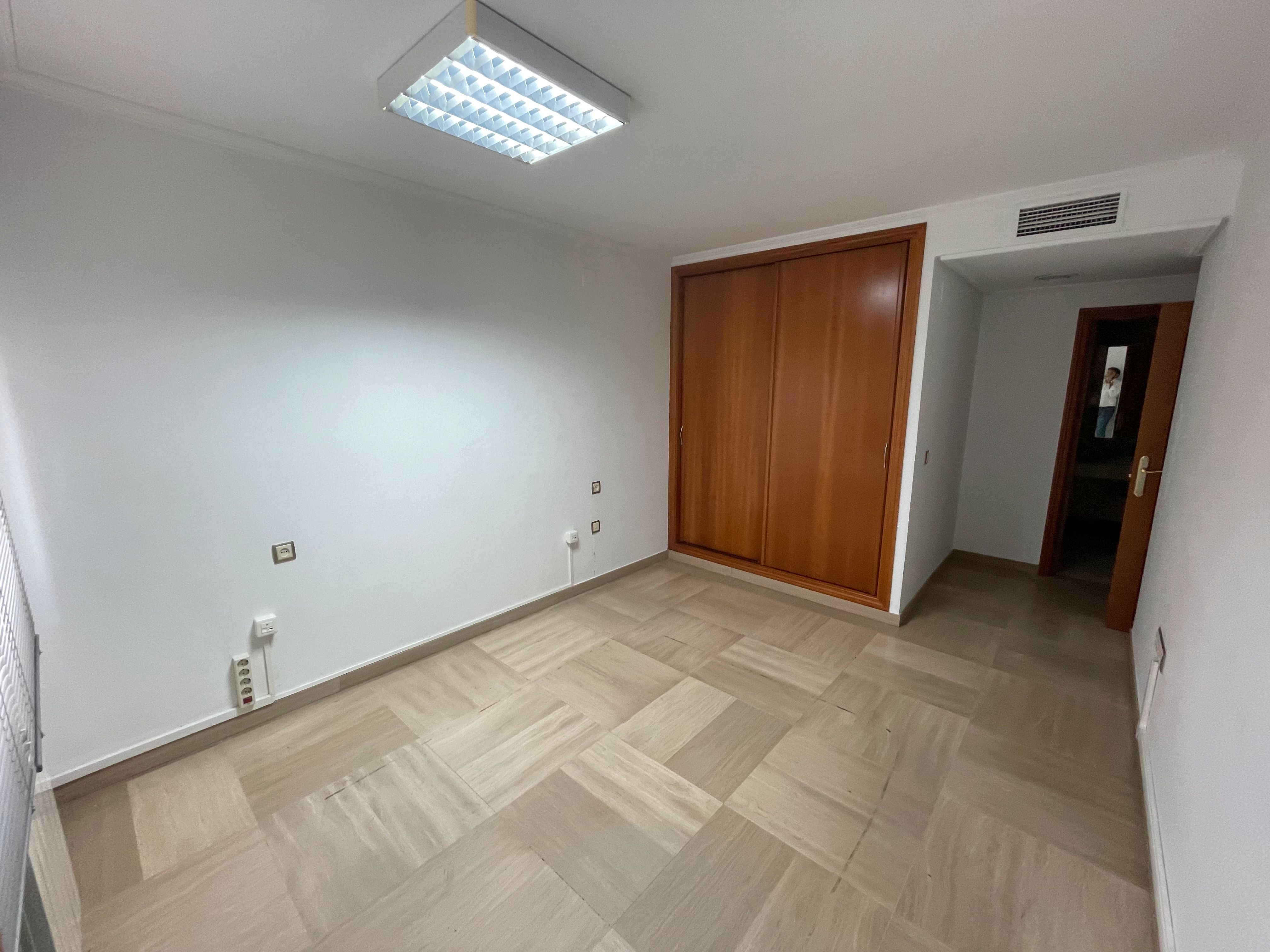 Oficina de lloguer a Avenida del Gran Capitán, 40, Zona Centro, Centro,  Córdoba Capital