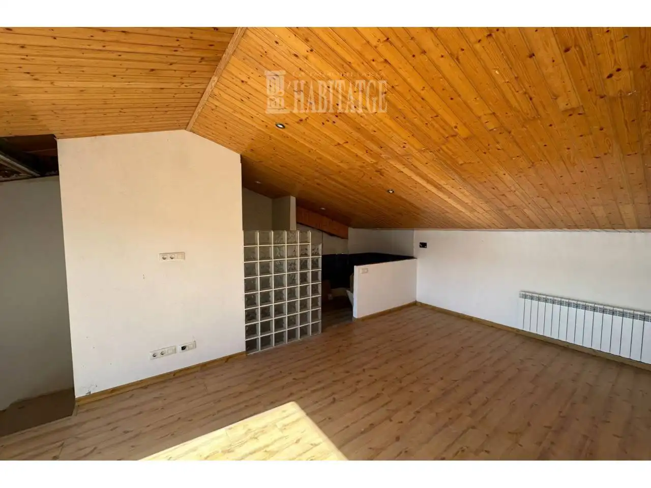 Dúplex en venta en Torelló con Parquet, Terraza y Balcón